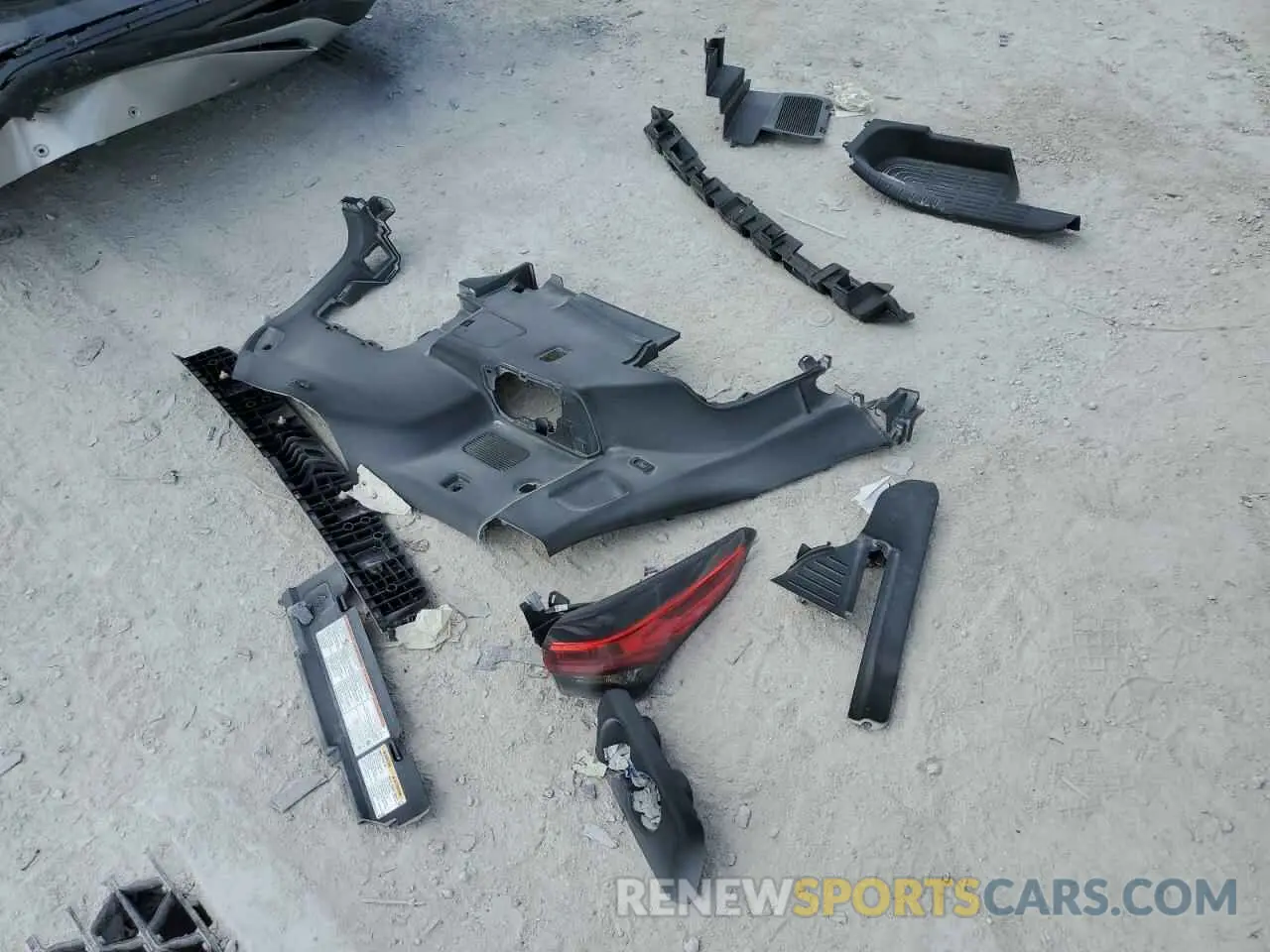 13 Photograph of a damaged car 5TDCZRAH8LS015956 TOYOTA HIGHLANDER 2020