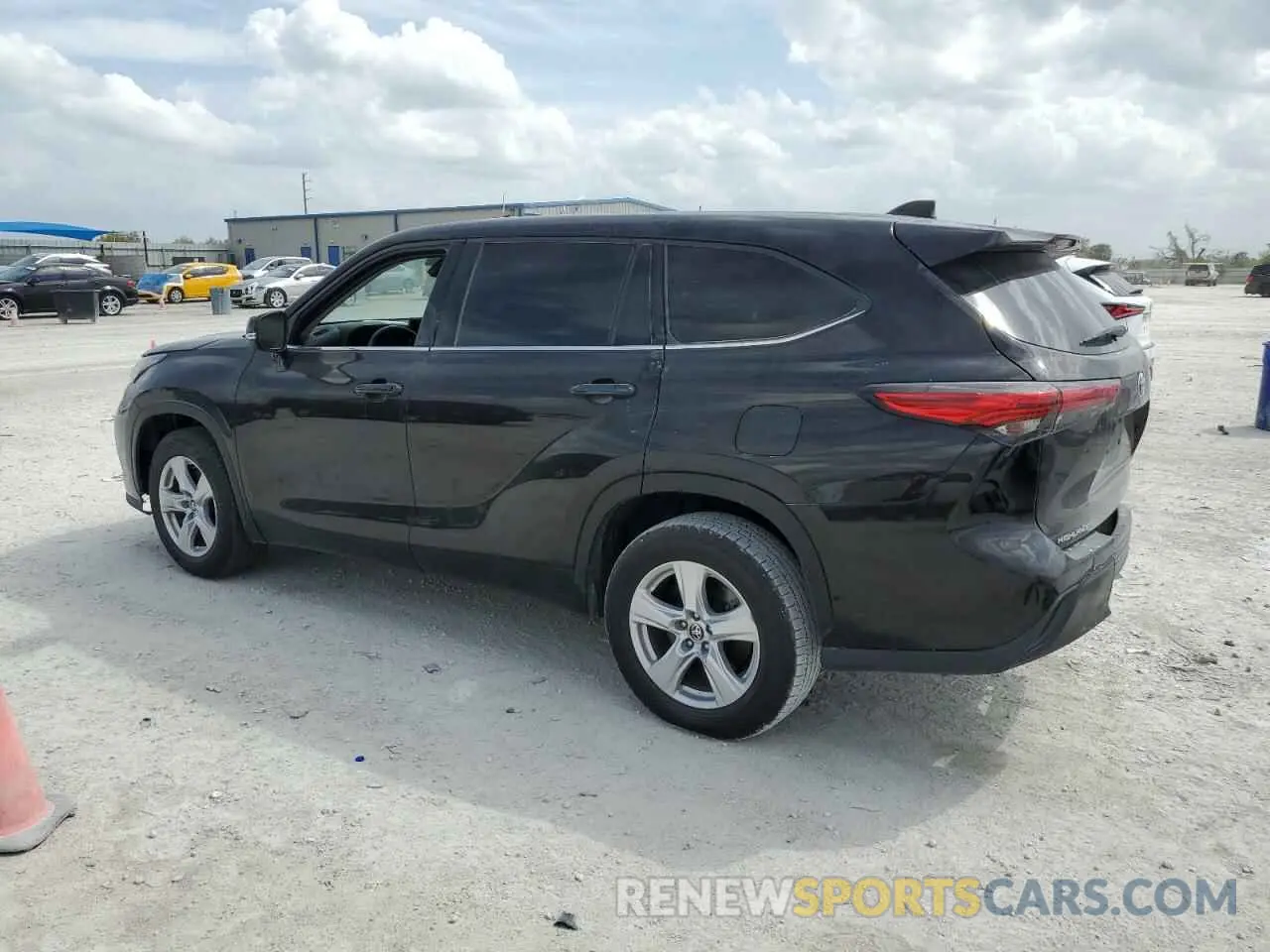 2 Photograph of a damaged car 5TDCZRAH8LS015956 TOYOTA HIGHLANDER 2020