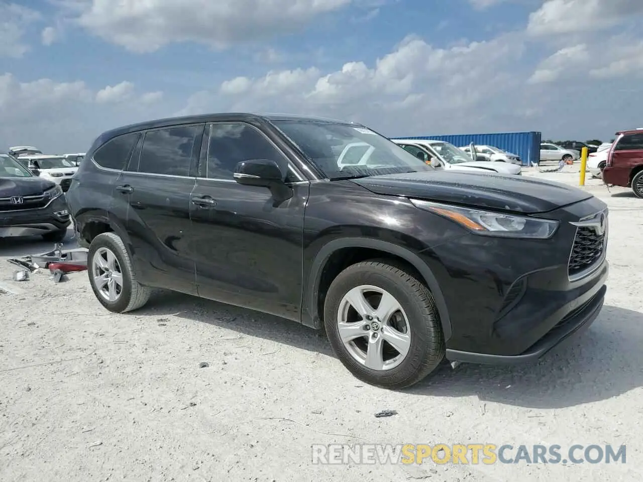 4 Photograph of a damaged car 5TDCZRAH8LS015956 TOYOTA HIGHLANDER 2020