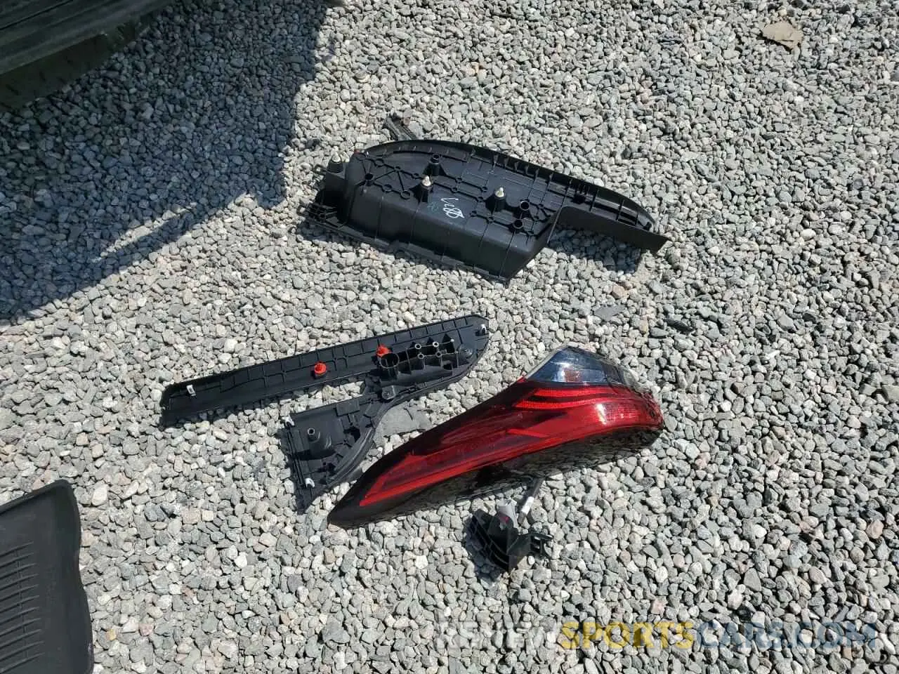 13 Photograph of a damaged car 5TDCZRAHXLS501555 TOYOTA HIGHLANDER 2020