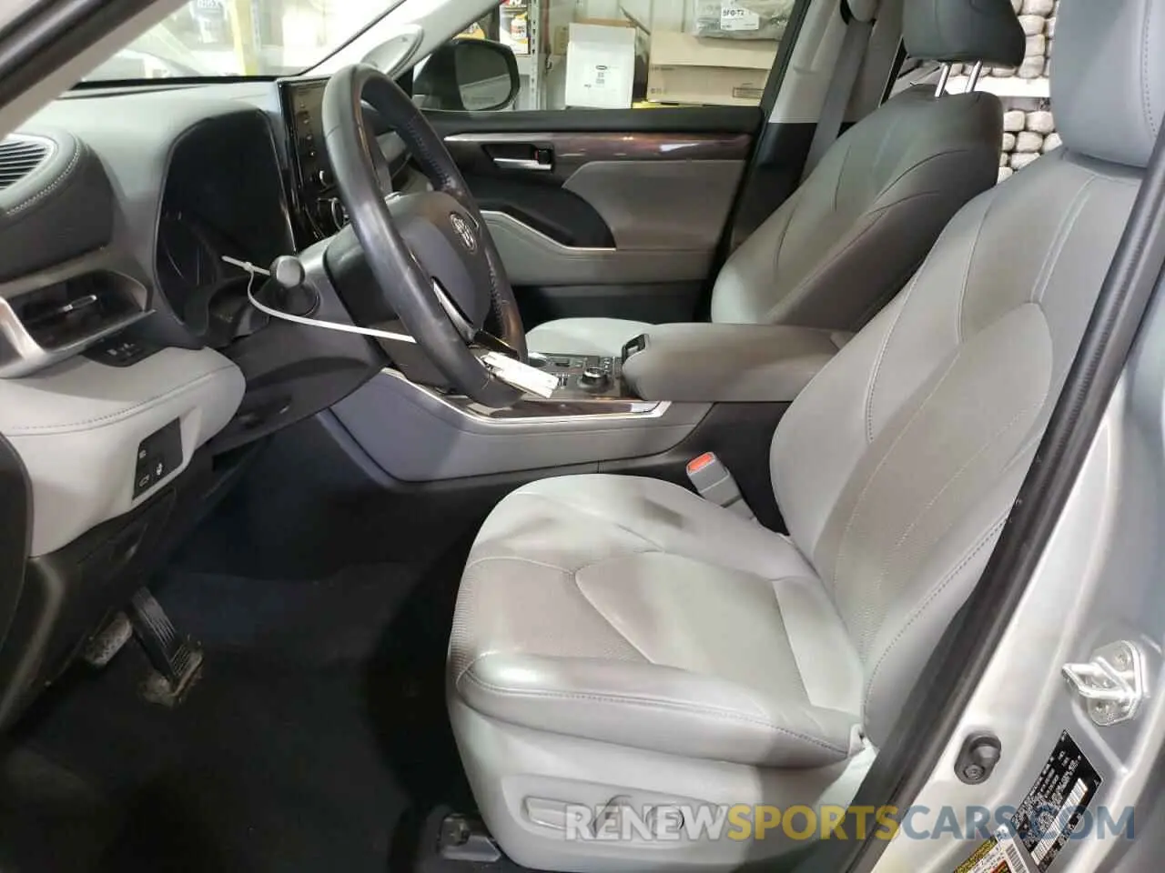 7 Photograph of a damaged car 5TDDZRBH0LS050879 TOYOTA HIGHLANDER 2020