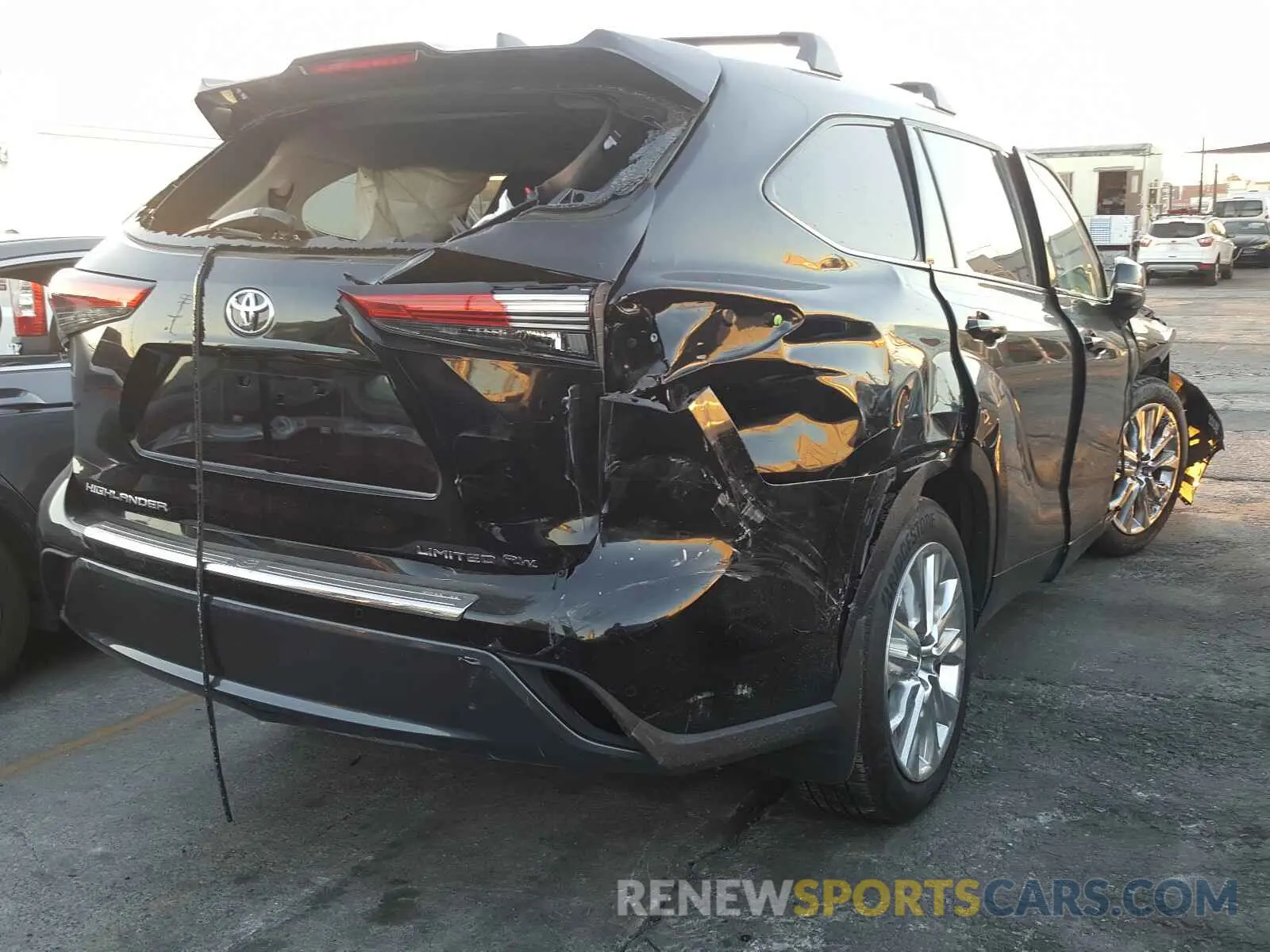 4 Photograph of a damaged car 5TDDZRBH1LS022024 TOYOTA HIGHLANDER 2020