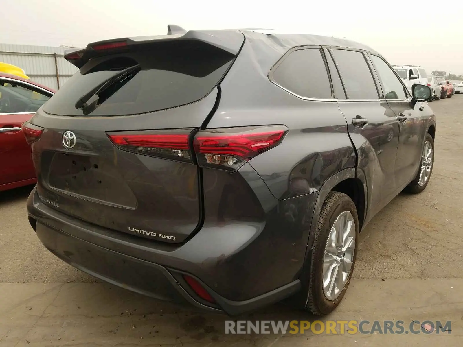 4 Photograph of a damaged car 5TDDZRBH4LS005072 TOYOTA HIGHLANDER 2020