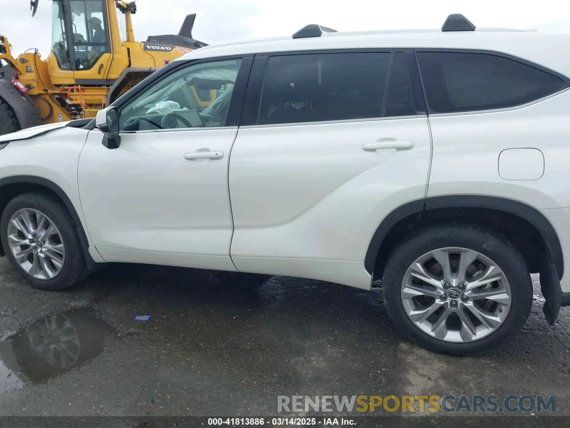 13 Photograph of a damaged car 5TDDZRBH4LS044504 TOYOTA HIGHLANDER 2020