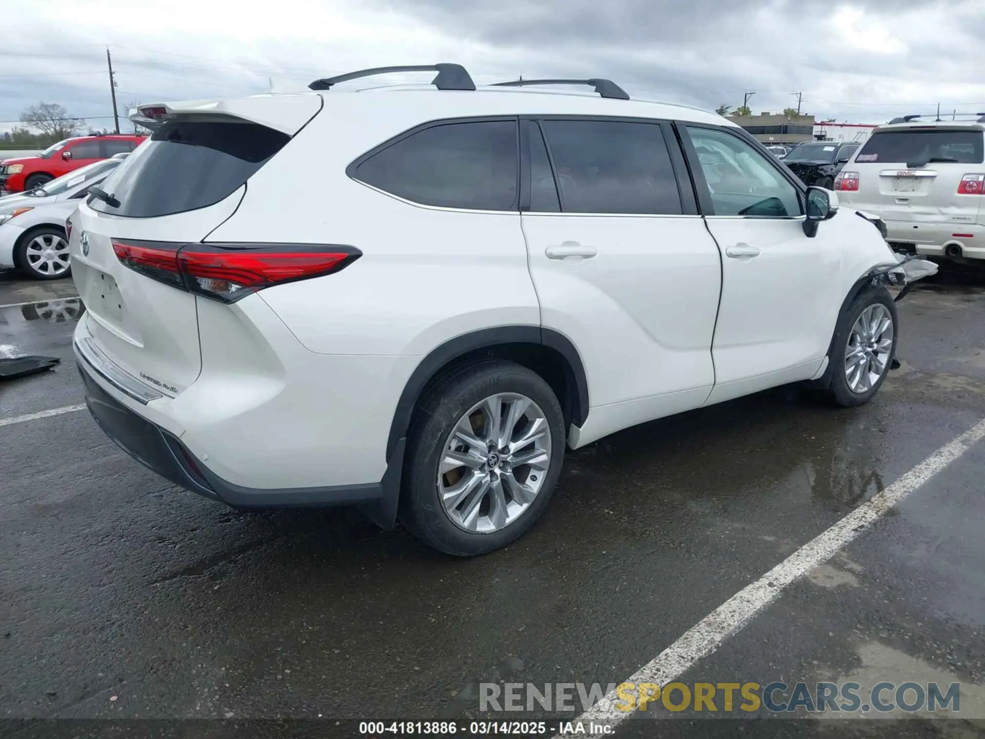 4 Photograph of a damaged car 5TDDZRBH4LS044504 TOYOTA HIGHLANDER 2020