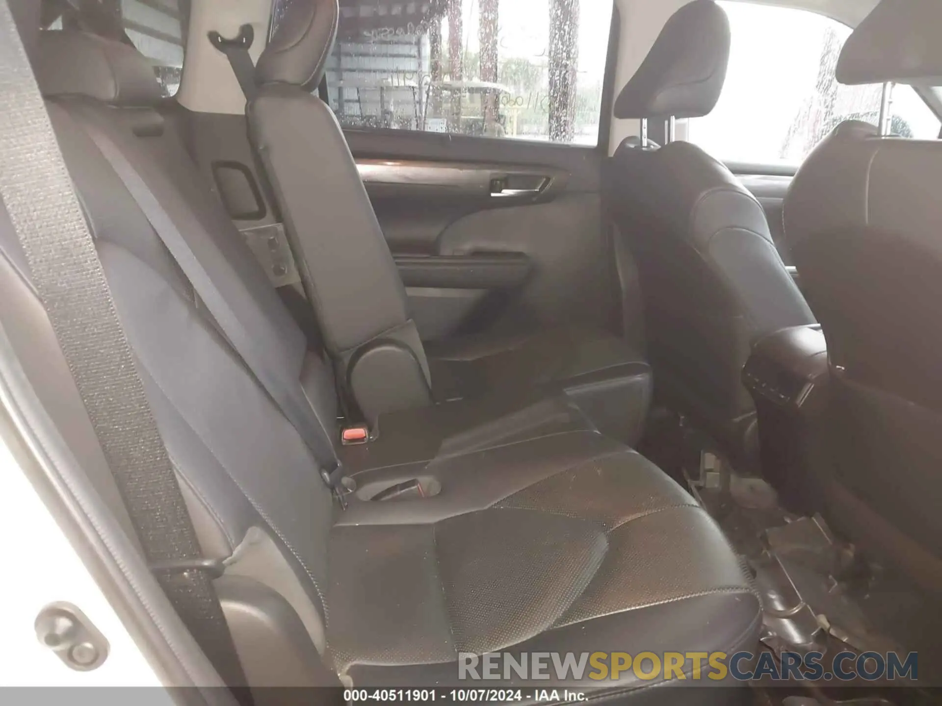 8 Photograph of a damaged car 5TDDZRBH6LS026988 TOYOTA HIGHLANDER 2020