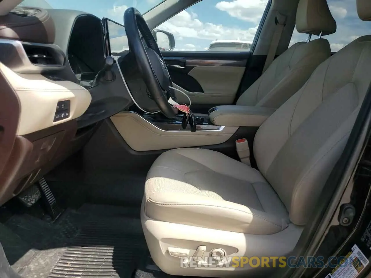 7 Photograph of a damaged car 5TDDZRBH8LS004782 TOYOTA HIGHLANDER 2020