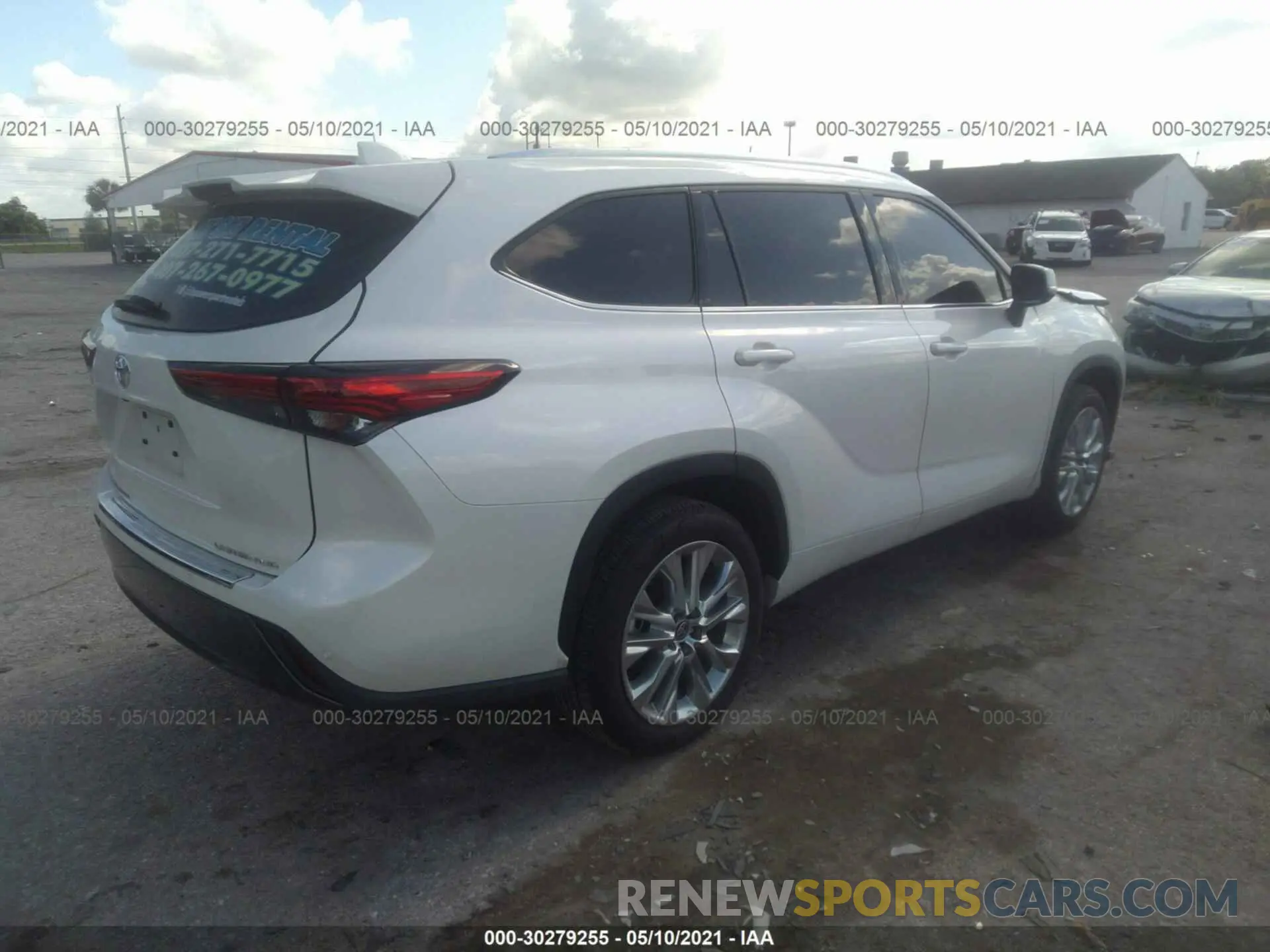 4 Photograph of a damaged car 5TDDZRBHXLS012429 TOYOTA HIGHLANDER 2020