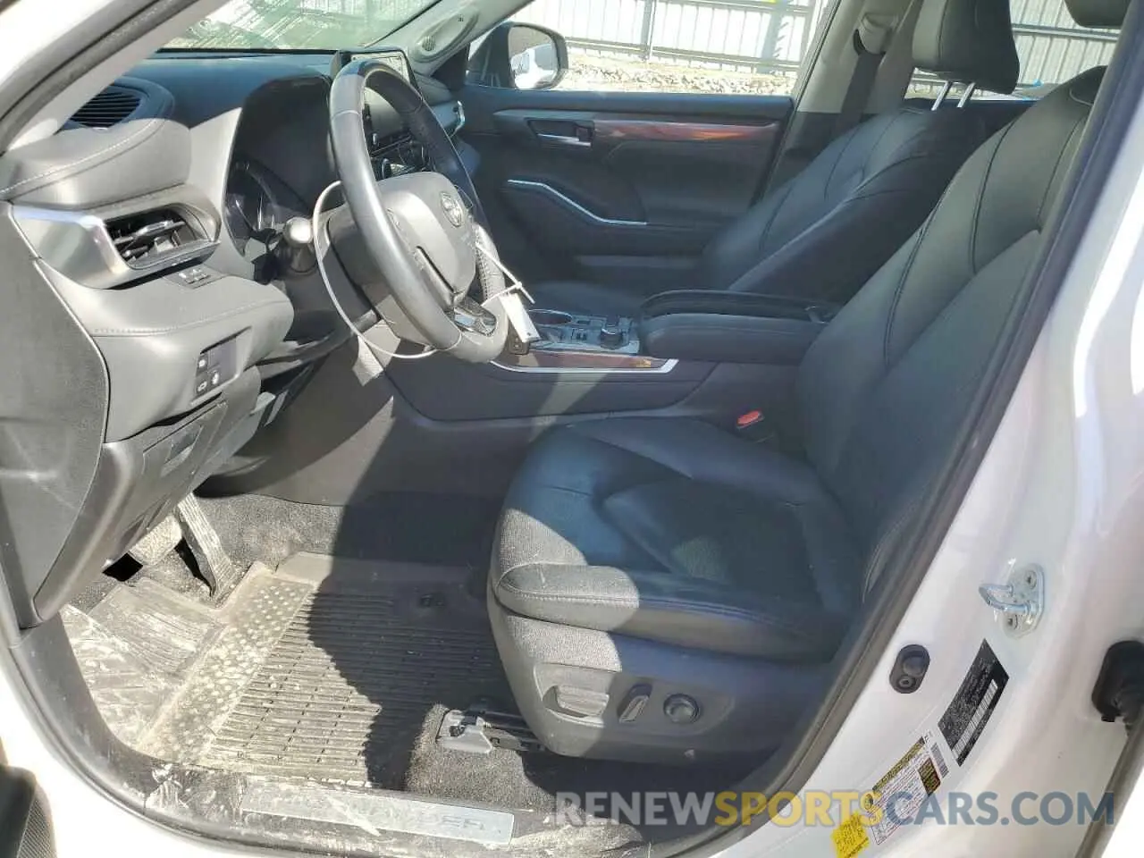 7 Photograph of a damaged car 5TDDZRBHXLS053983 TOYOTA HIGHLANDER 2020
