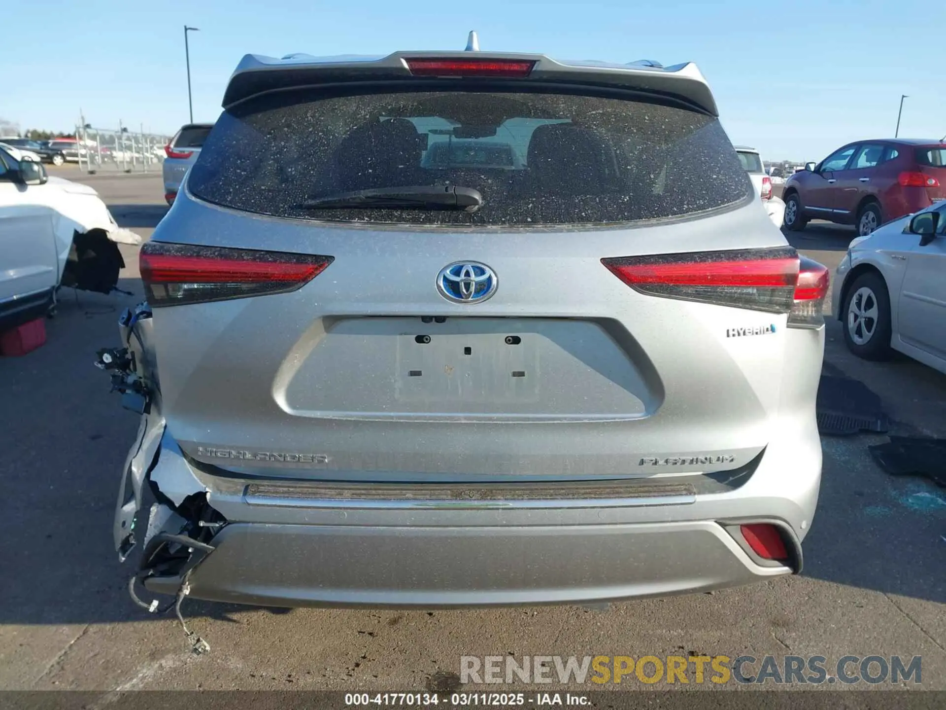17 Photograph of a damaged car 5TDEBRCH5LS009199 TOYOTA HIGHLANDER 2020