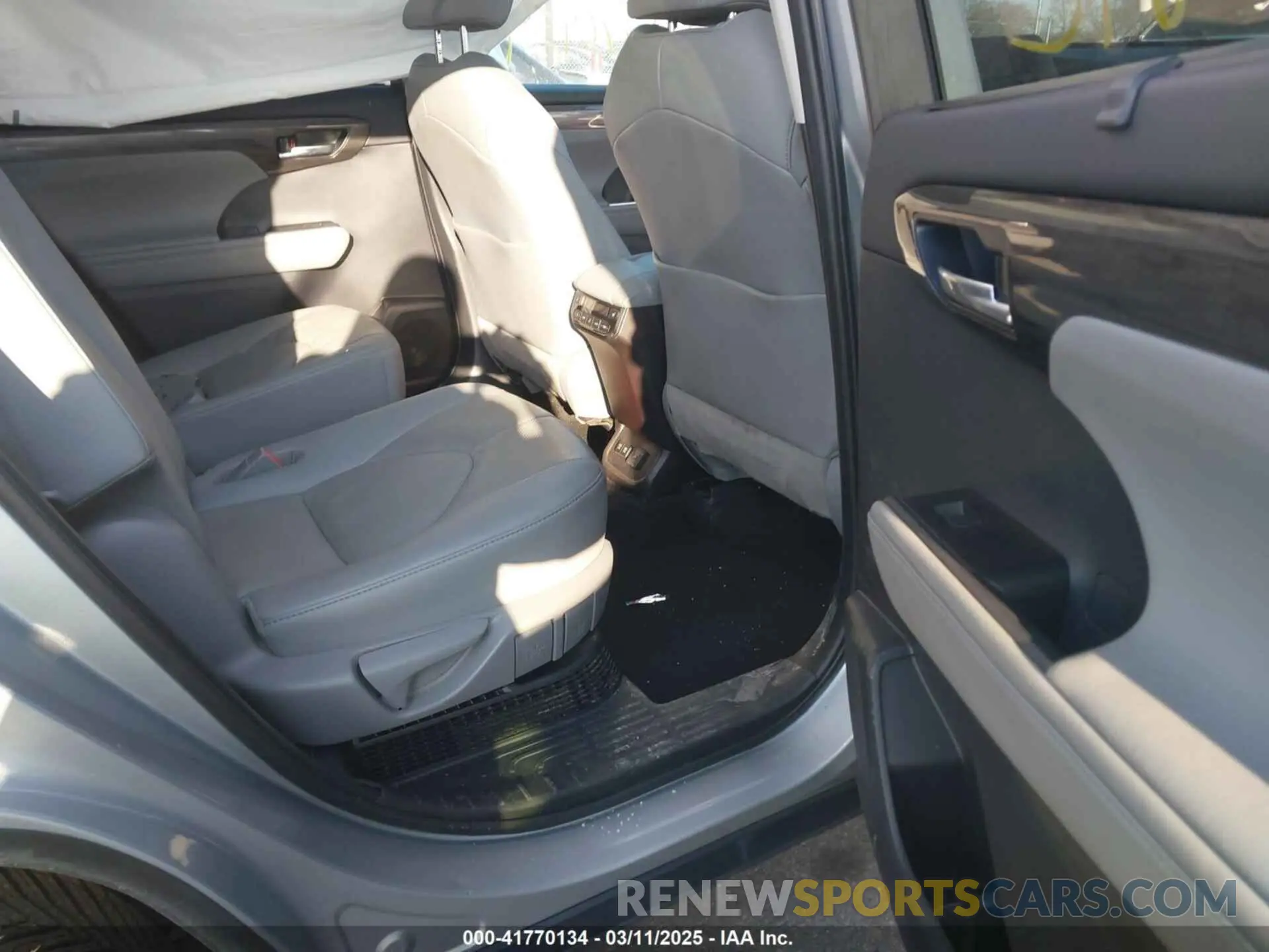 8 Photograph of a damaged car 5TDEBRCH5LS009199 TOYOTA HIGHLANDER 2020