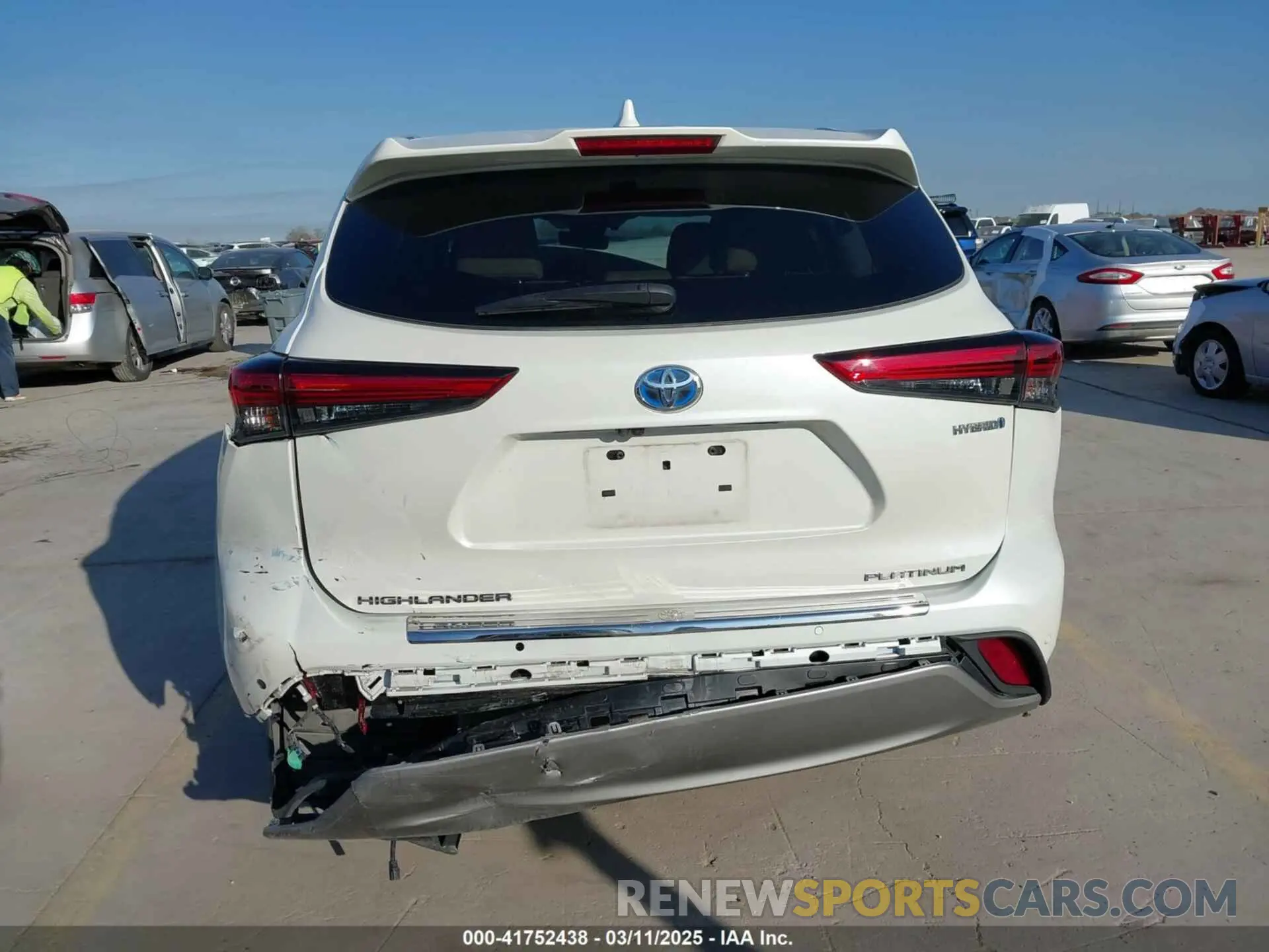 17 Photograph of a damaged car 5TDFARAH3LS004075 TOYOTA HIGHLANDER 2020