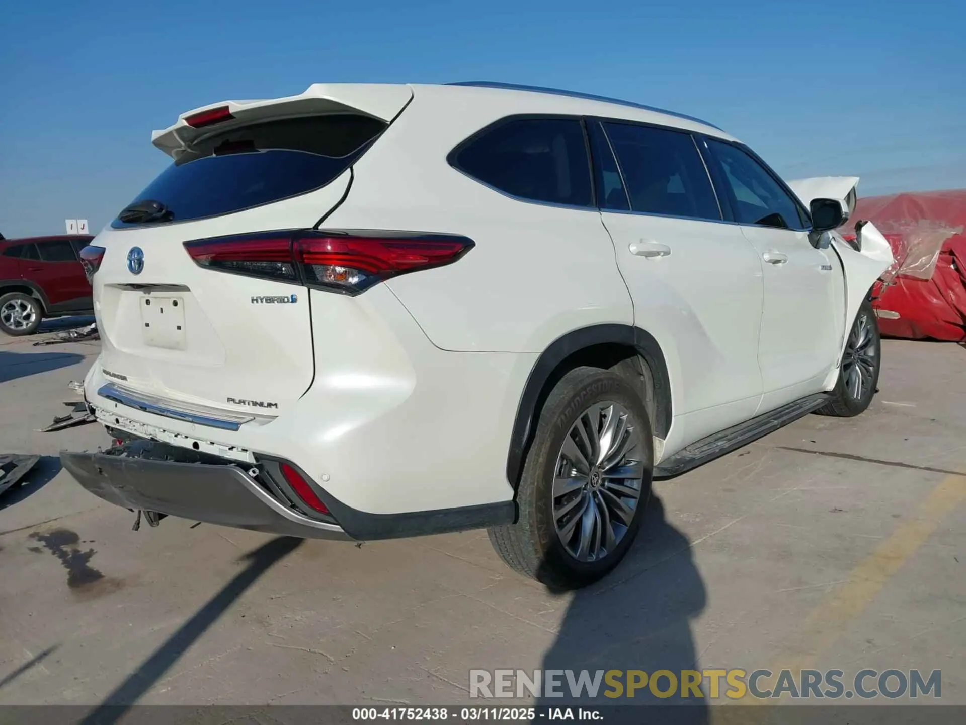 4 Photograph of a damaged car 5TDFARAH3LS004075 TOYOTA HIGHLANDER 2020