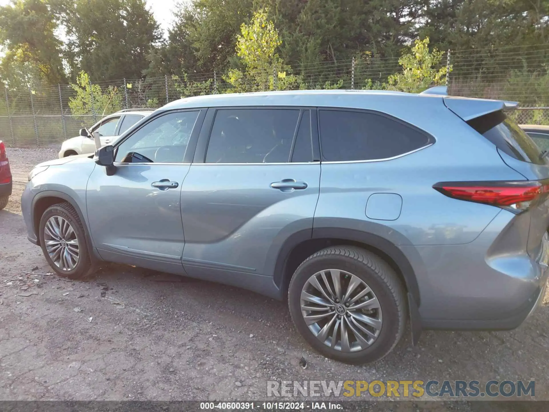 14 Photograph of a damaged car 5TDFZRAH5LS028841 TOYOTA HIGHLANDER 2020