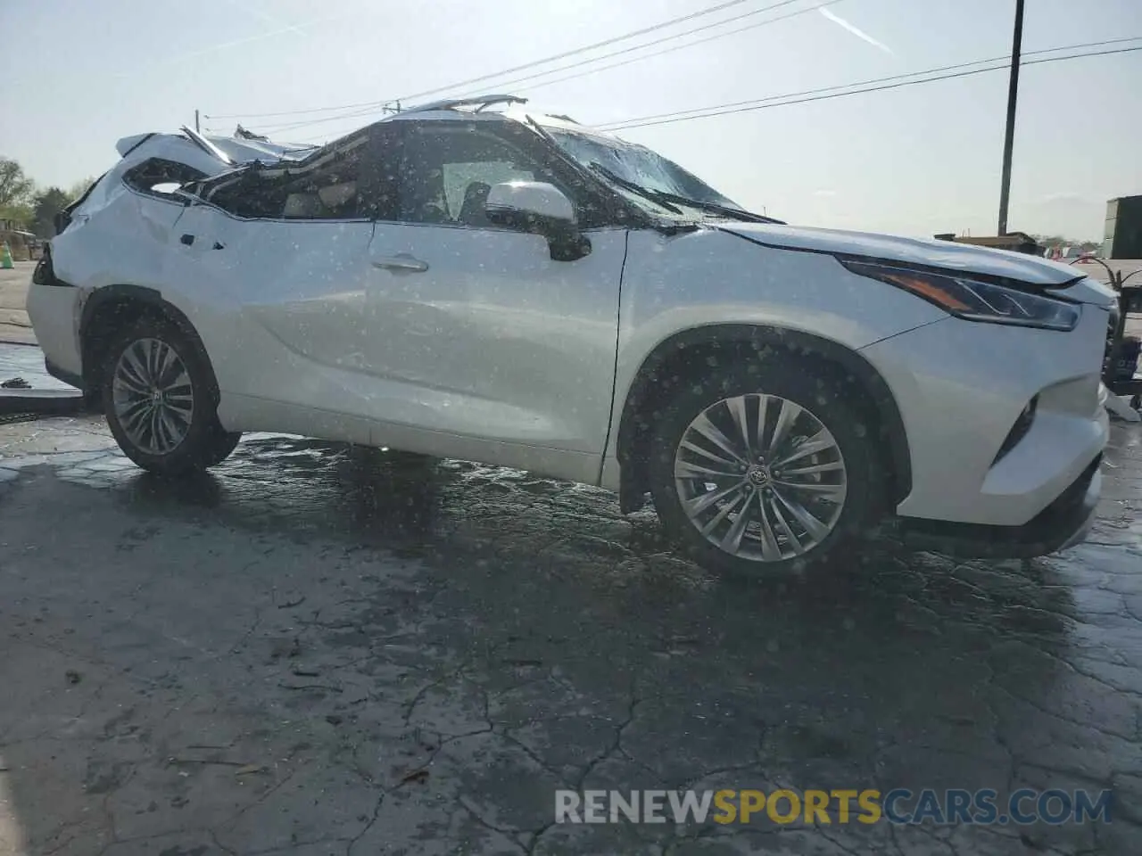 4 Photograph of a damaged car 5TDFZRBH2LS027824 TOYOTA HIGHLANDER 2020