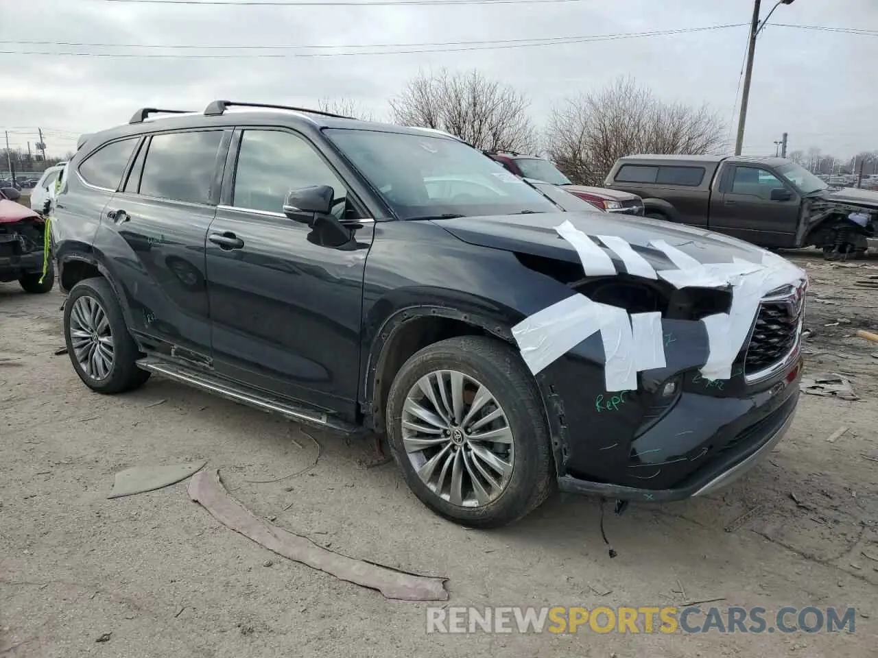 4 Photograph of a damaged car 5TDFZRBHXLS037145 TOYOTA HIGHLANDER 2020