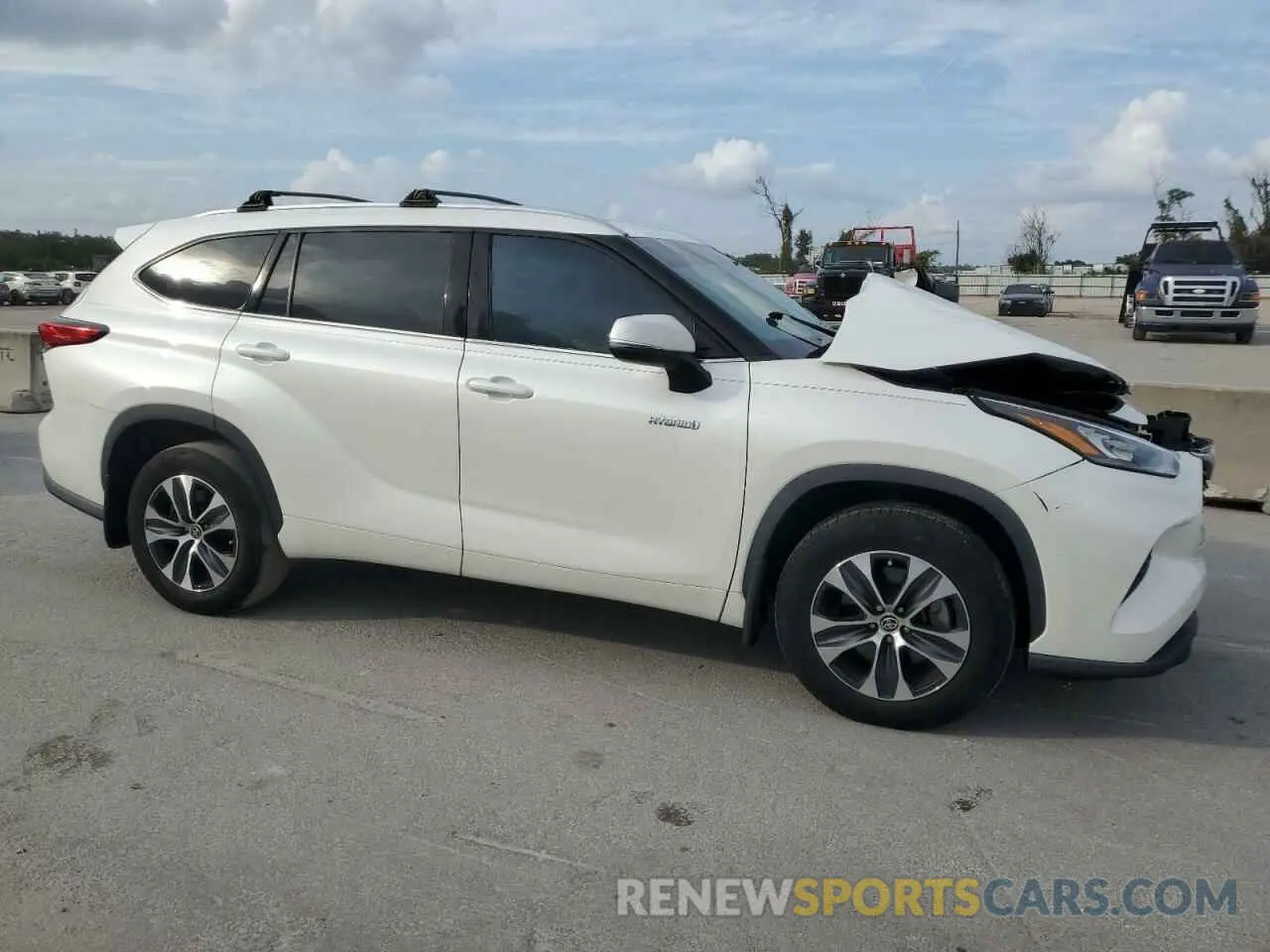 4 Photograph of a damaged car 5TDGARAH5LS502282 TOYOTA HIGHLANDER 2020