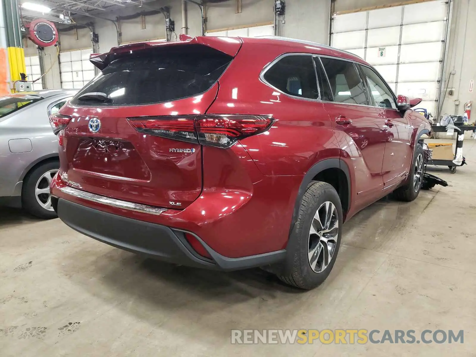 4 Photograph of a damaged car 5TDGBRCH5LS001130 TOYOTA HIGHLANDER 2020