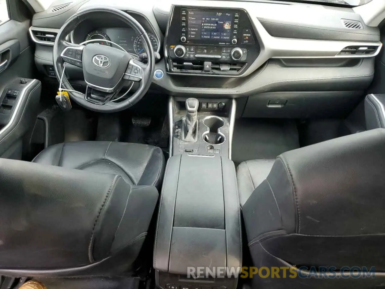 8 Photograph of a damaged car 5TDGBRCH6LS504276 TOYOTA HIGHLANDER 2020