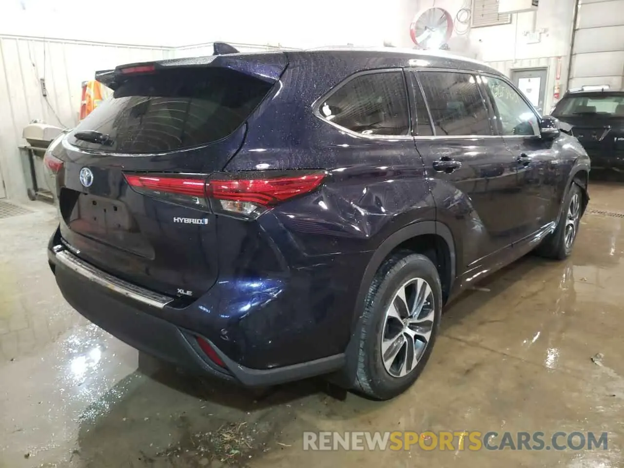 4 Photograph of a damaged car 5TDGBRCH6LS504486 TOYOTA HIGHLANDER 2020