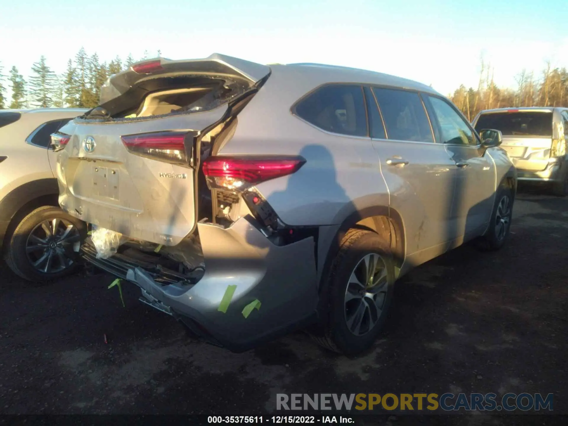 4 Photograph of a damaged car 5TDGBRCH6LS507159 TOYOTA HIGHLANDER 2020