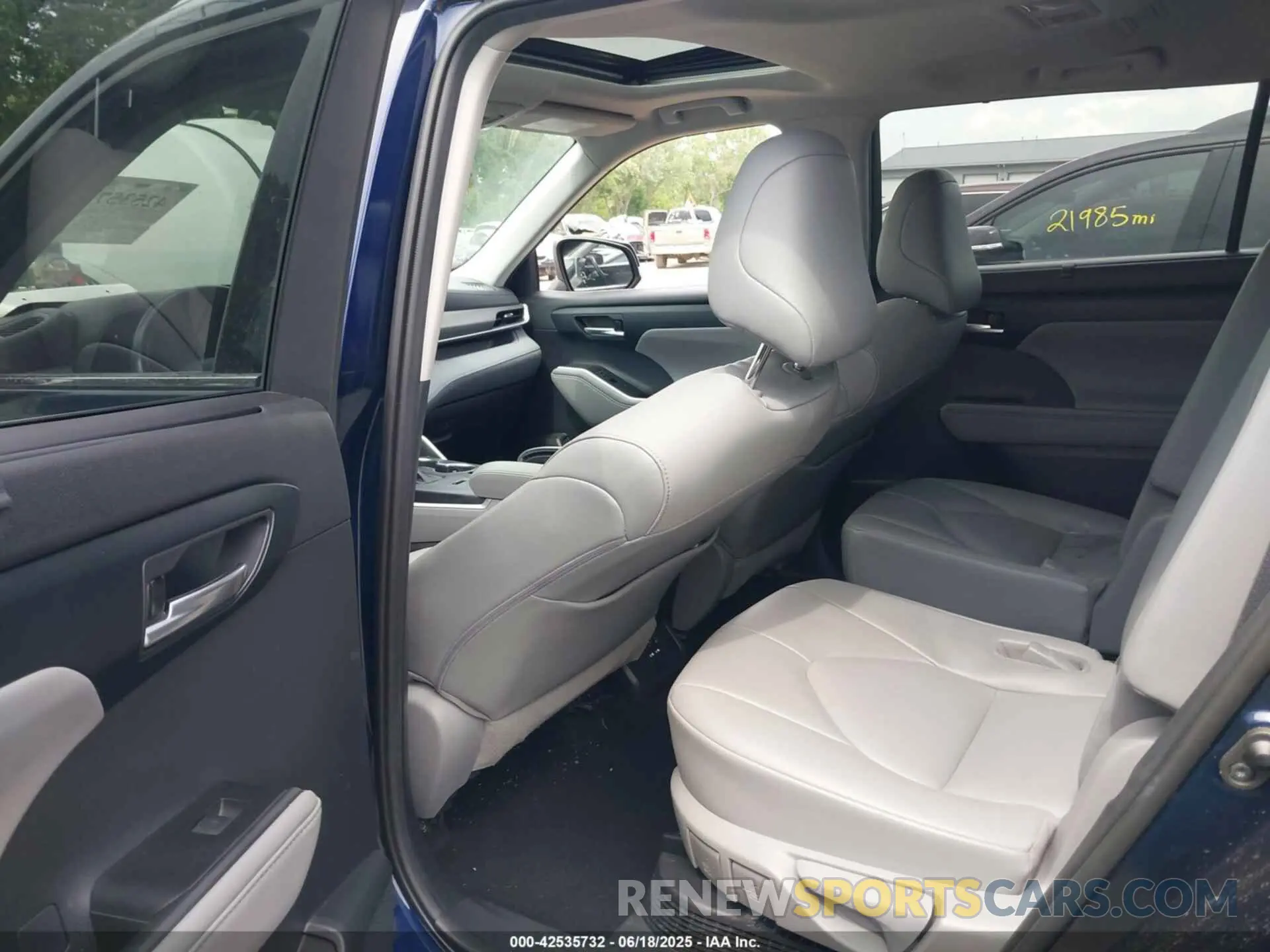 8 Фотография поврежденного автомобиля 5TDGBRCHXLS512039 TOYOTA HIGHLANDER 2020