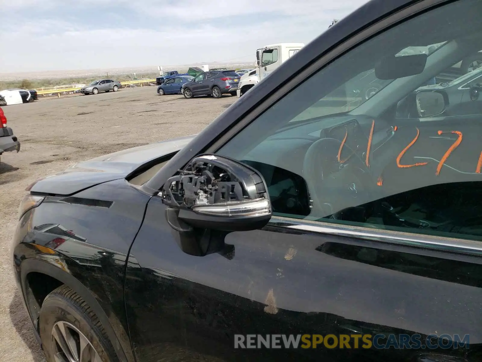 9 Photograph of a damaged car 5TDGZRAH1LS503115 TOYOTA HIGHLANDER 2020
