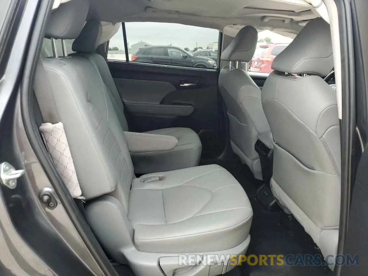 11 Photograph of a damaged car 5TDGZRAH2LS004257 TOYOTA HIGHLANDER 2020