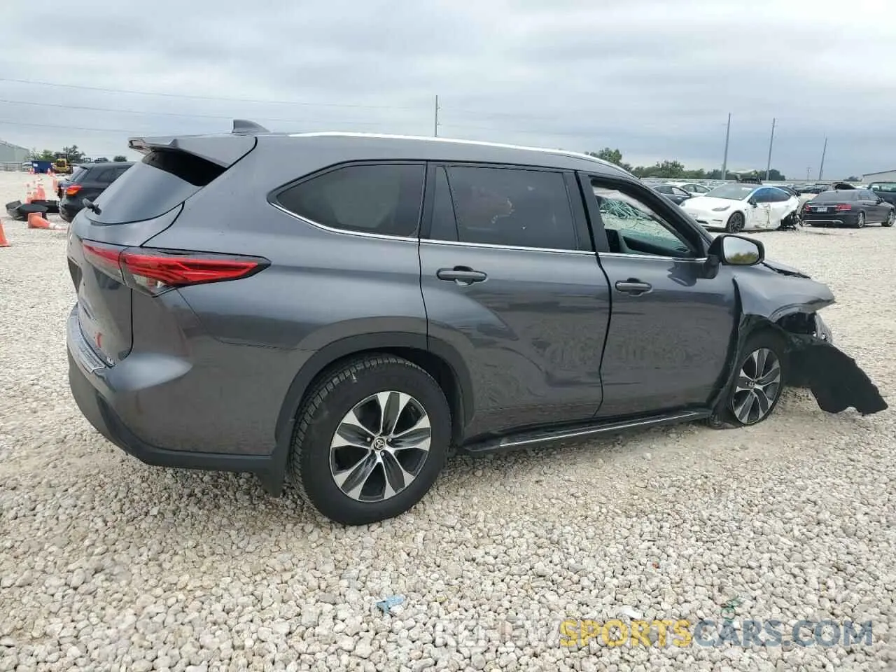 3 Photograph of a damaged car 5TDGZRAH2LS004257 TOYOTA HIGHLANDER 2020