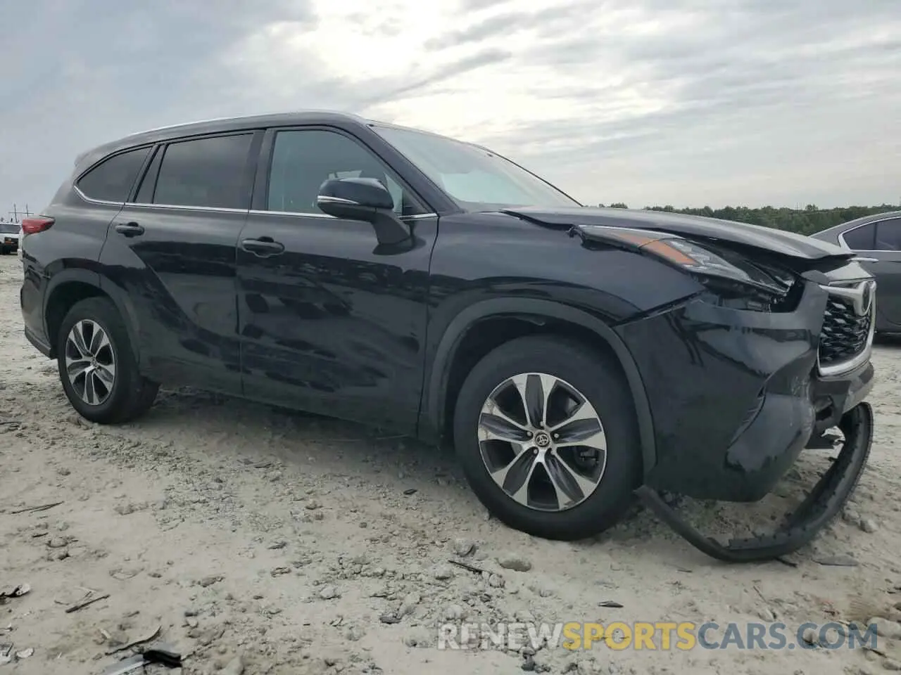 4 Photograph of a damaged car 5TDGZRAH6LS009333 TOYOTA HIGHLANDER 2020