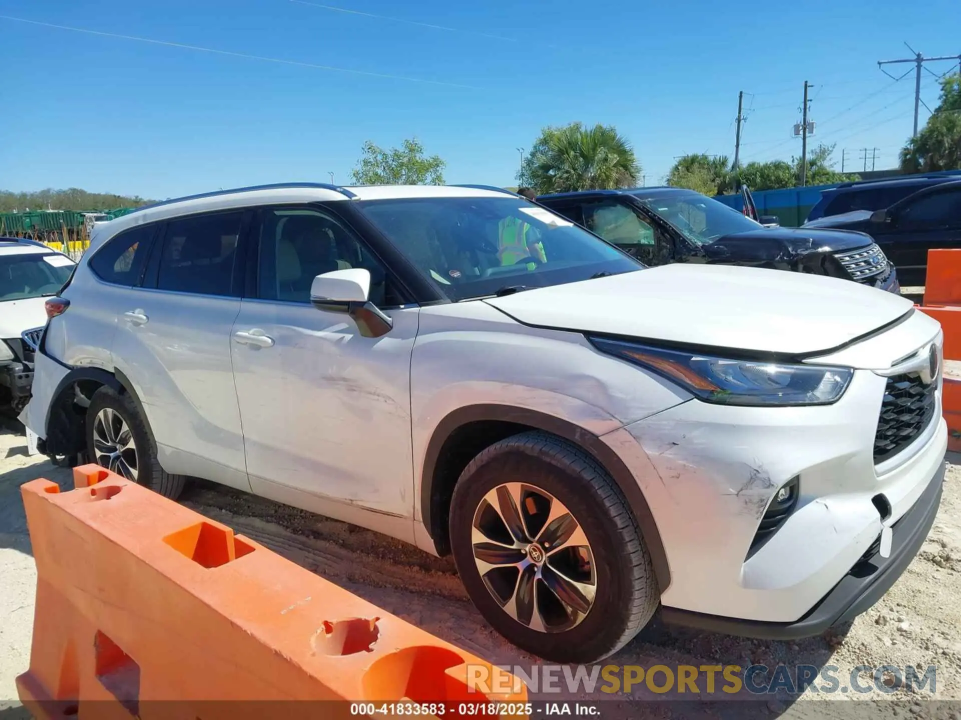 13 Photograph of a damaged car 5TDGZRAH7LS029834 TOYOTA HIGHLANDER 2020