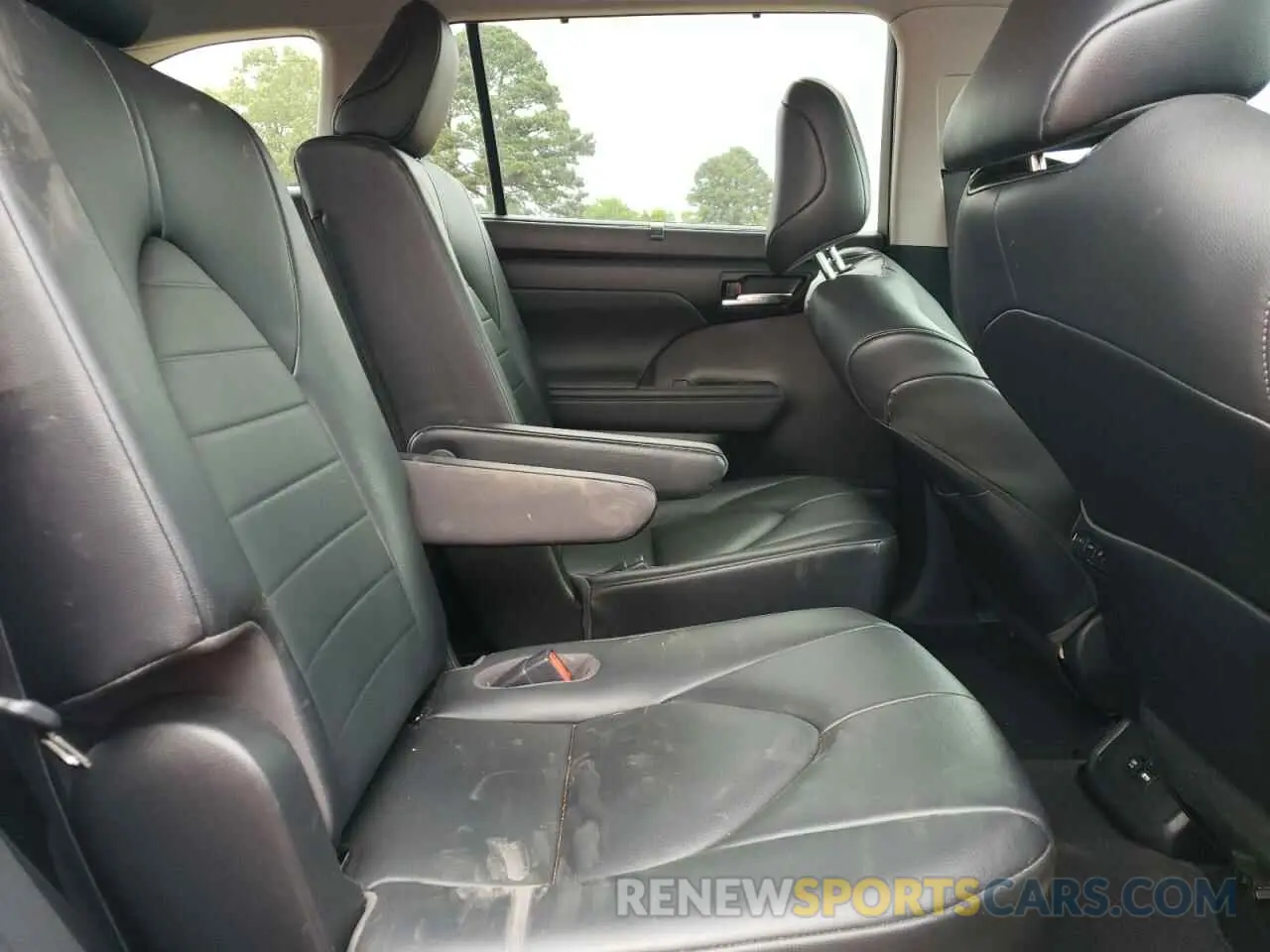 11 Photograph of a damaged car 5TDGZRAHXLS000330 TOYOTA HIGHLANDER 2020