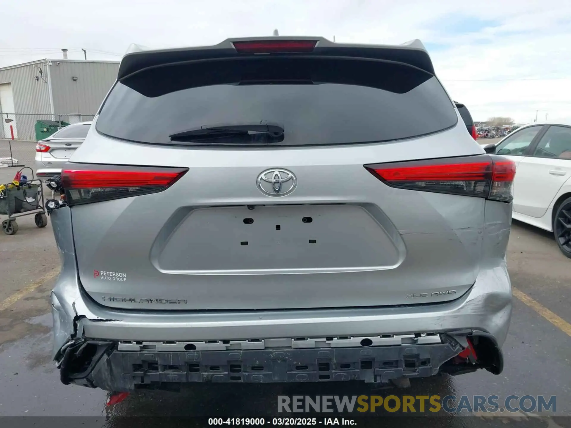 17 Photograph of a damaged car 5TDGZRBH1LS502142 TOYOTA HIGHLANDER 2020