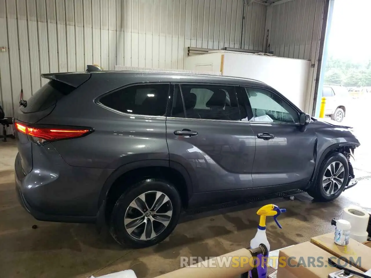 3 Photograph of a damaged car 5TDGZRBH3LS013368 TOYOTA HIGHLANDER 2020