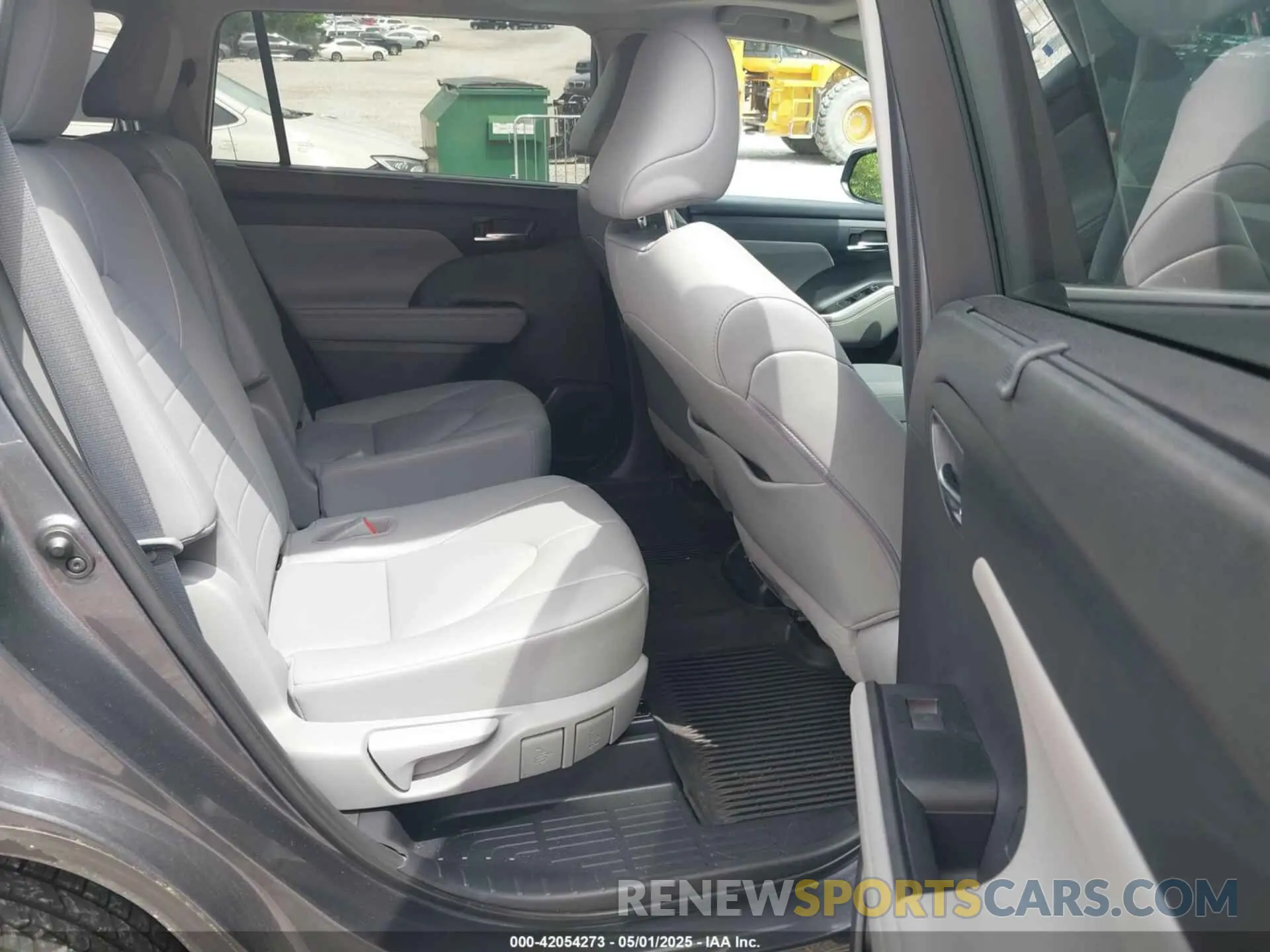 8 Photograph of a damaged car 5TDGZRBH4LS028512 TOYOTA HIGHLANDER 2020