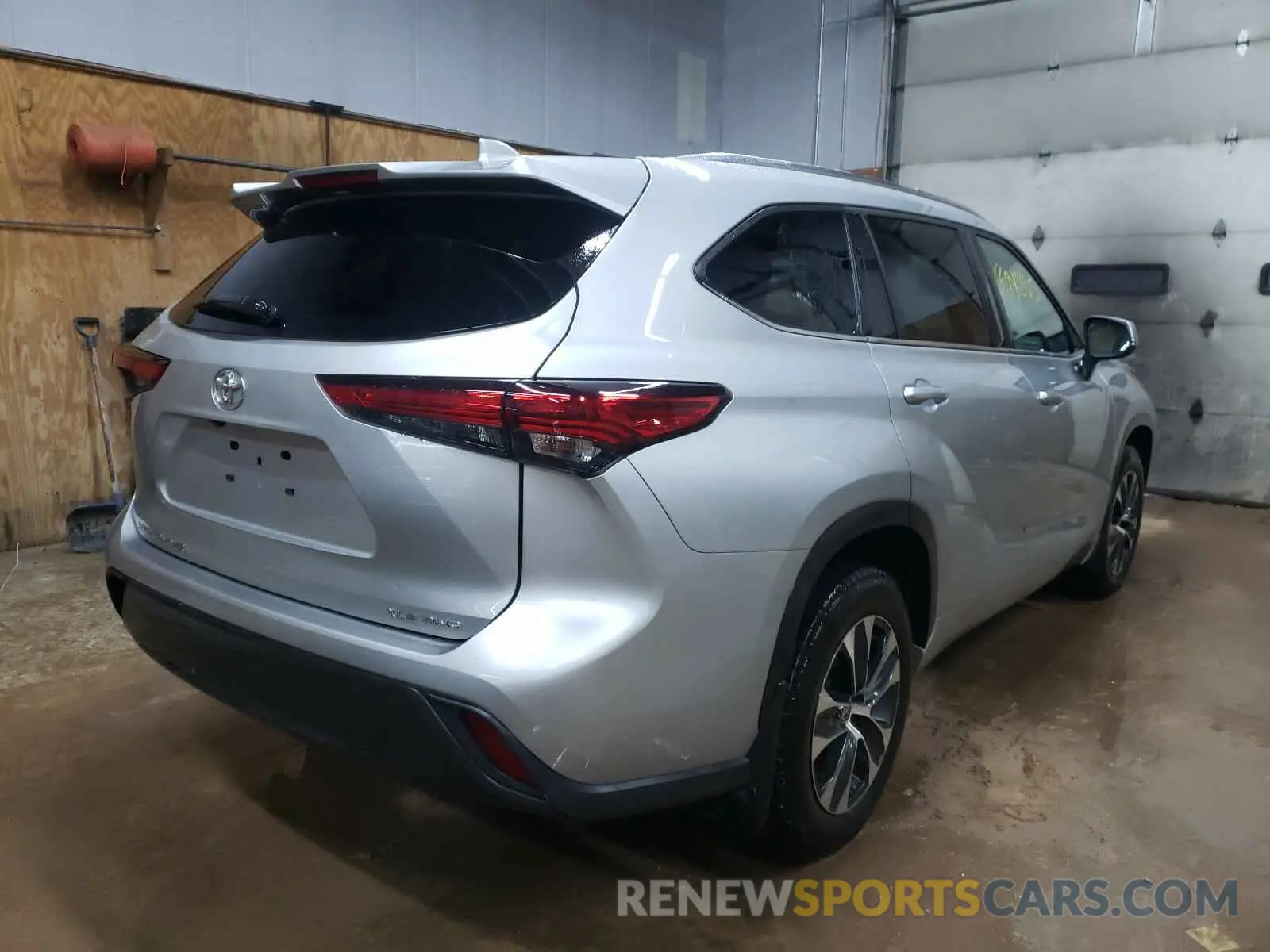 4 Photograph of a damaged car 5TDGZRBH4LS502491 TOYOTA HIGHLANDER 2020
