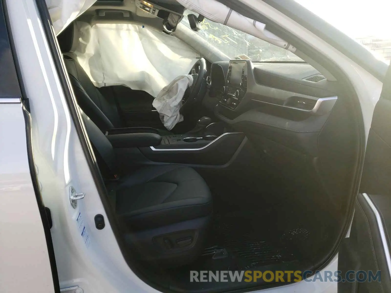 5 Photograph of a damaged car 5TDGZRBH5LS052074 TOYOTA HIGHLANDER 2020