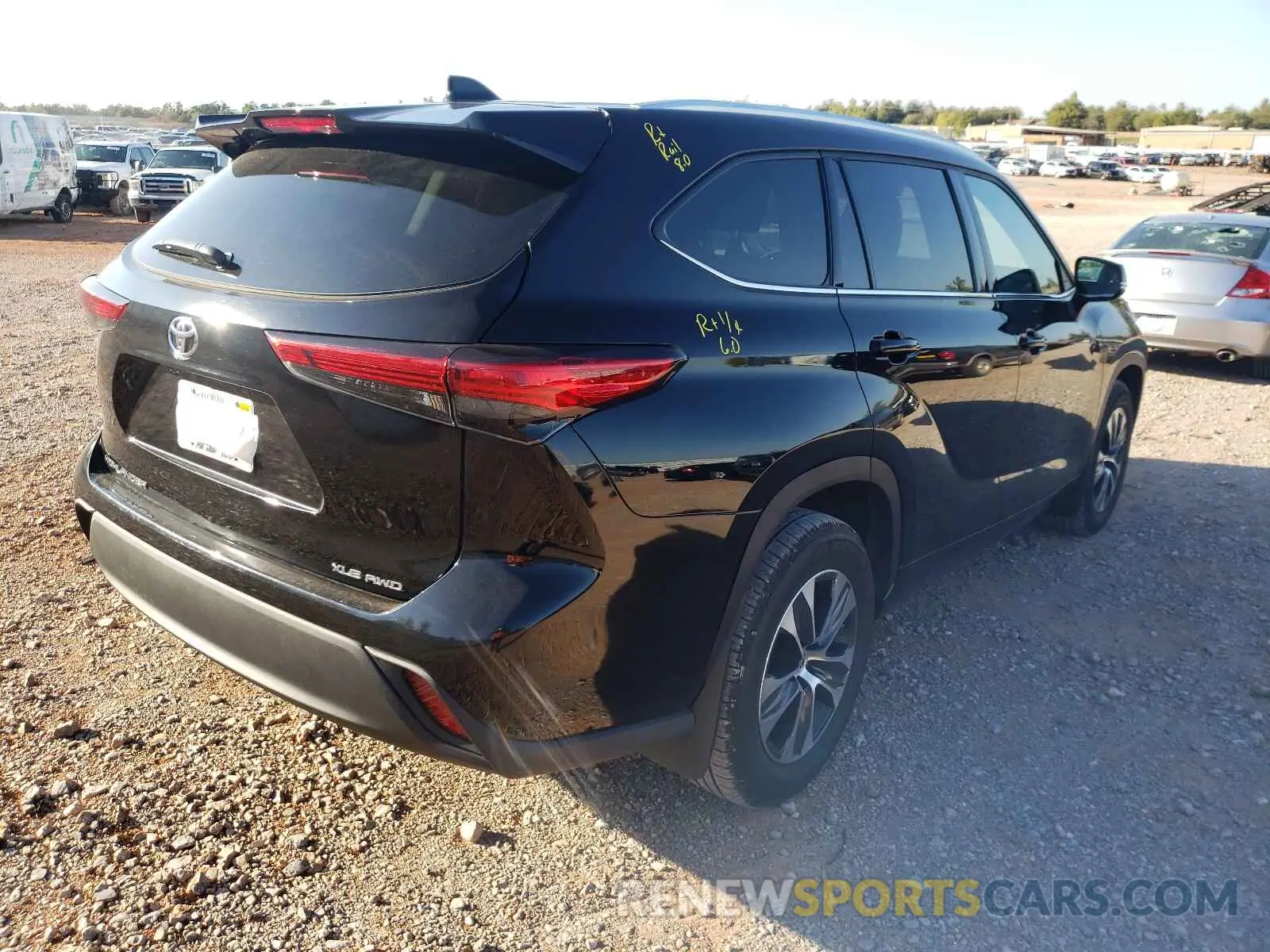 4 Photograph of a damaged car 5TDGZRBH6LS017902 TOYOTA HIGHLANDER 2020