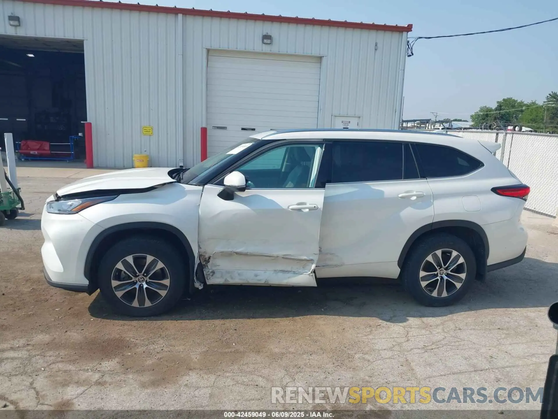 14 Photograph of a damaged car 5TDGZRBH6LS030083 TOYOTA HIGHLANDER 2020