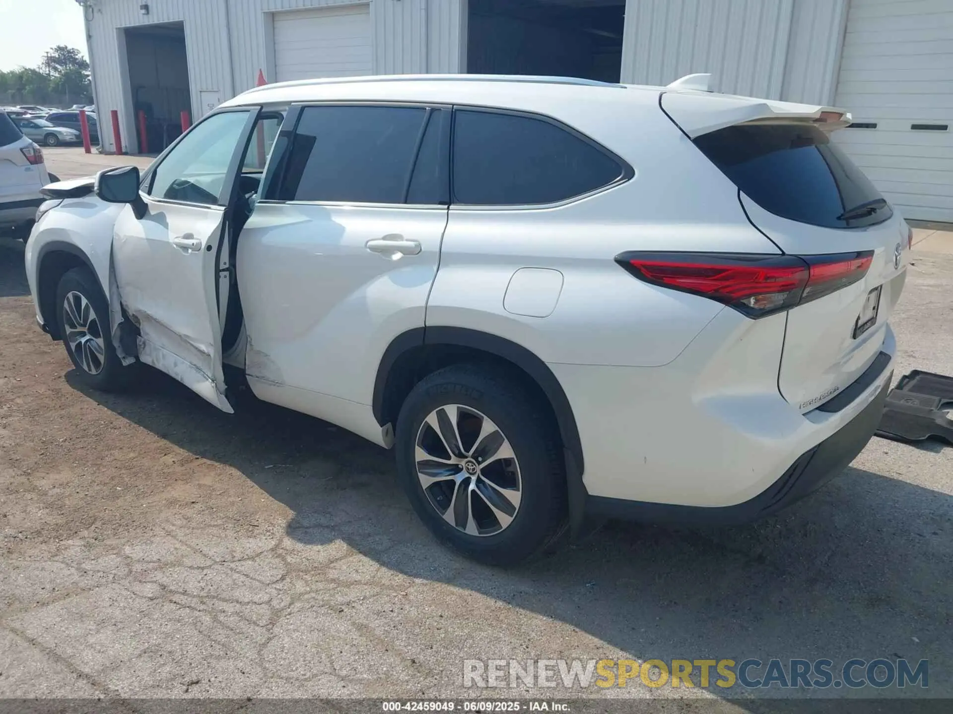 3 Photograph of a damaged car 5TDGZRBH6LS030083 TOYOTA HIGHLANDER 2020