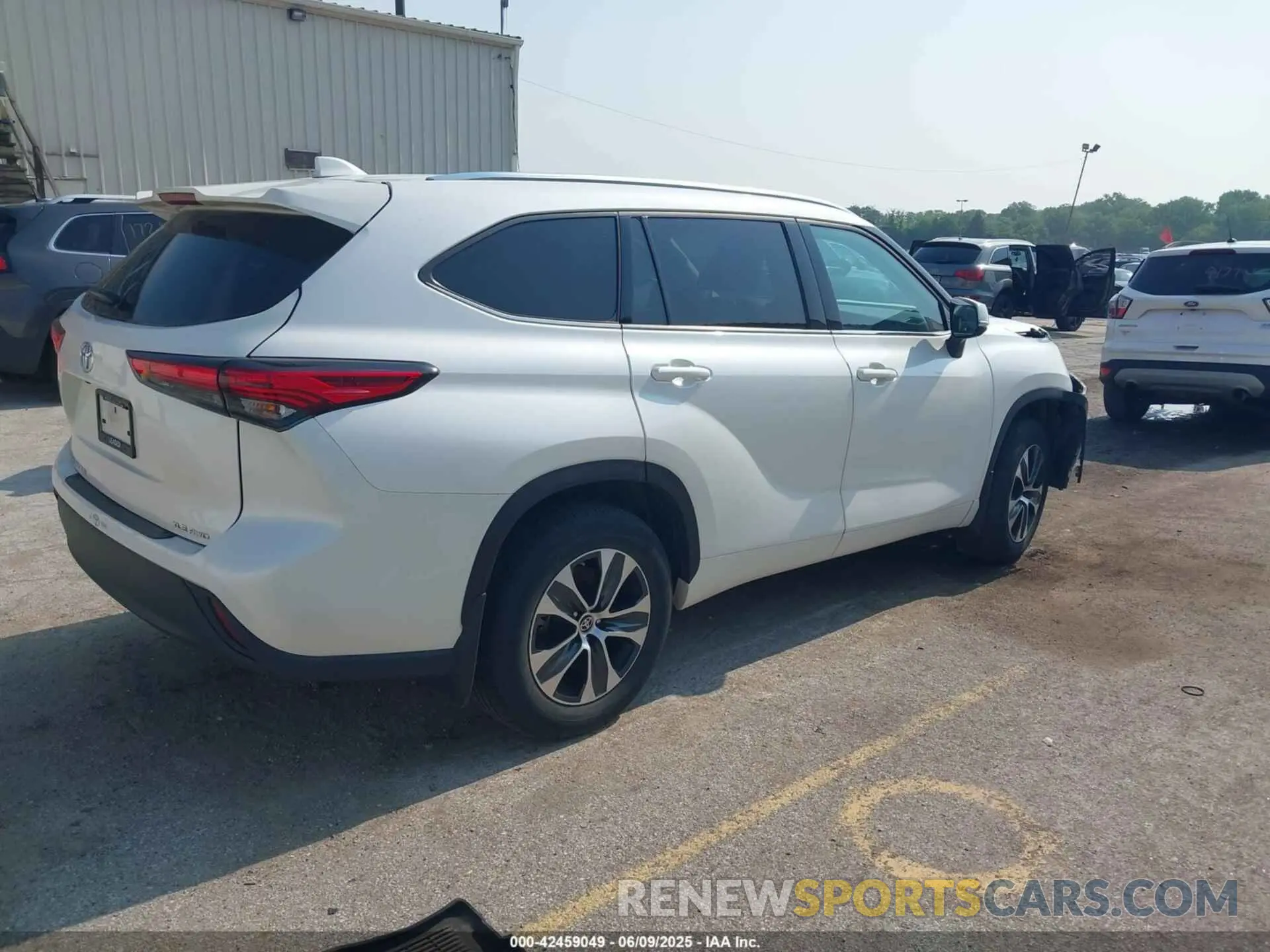 4 Photograph of a damaged car 5TDGZRBH6LS030083 TOYOTA HIGHLANDER 2020
