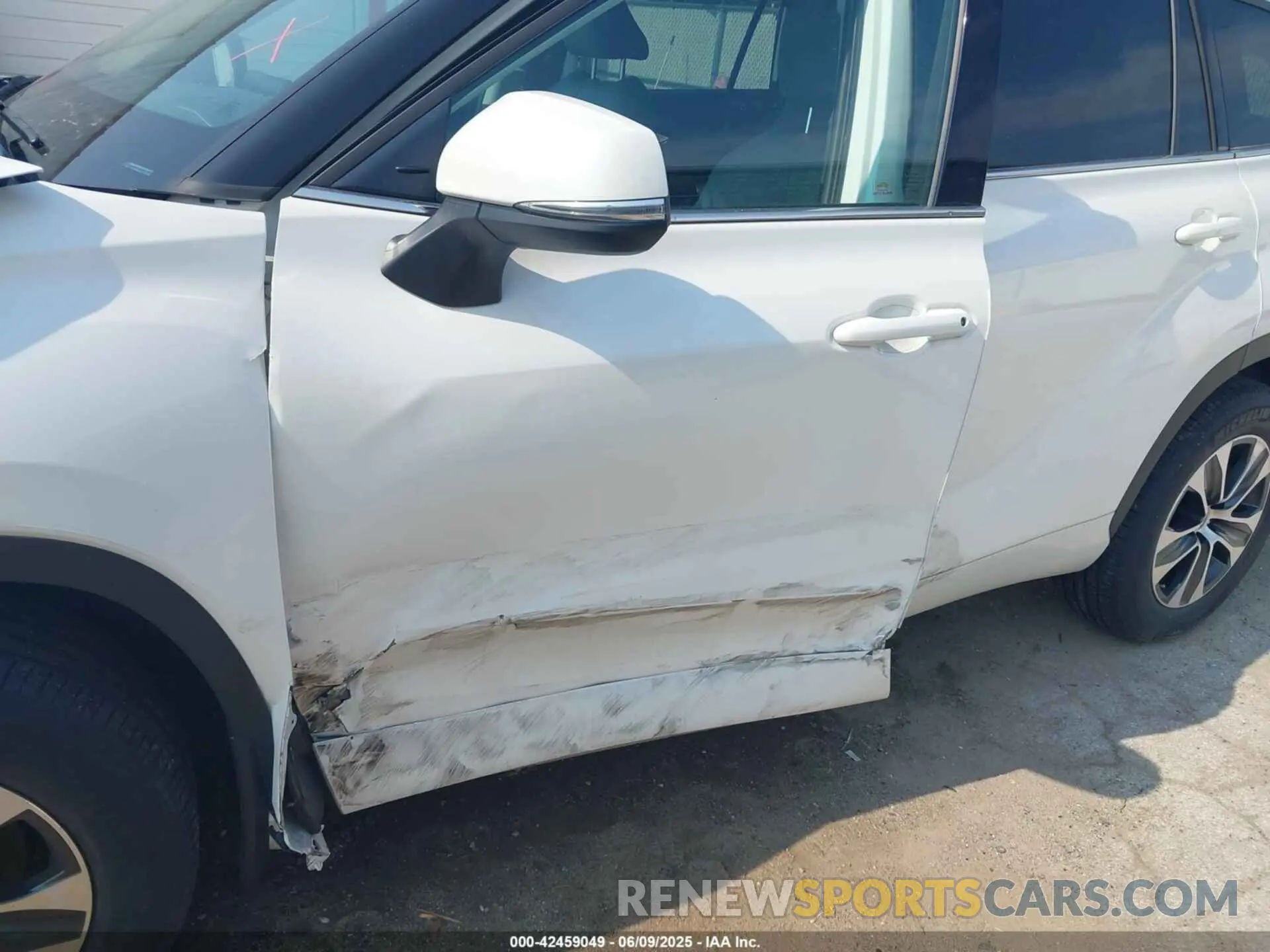 6 Photograph of a damaged car 5TDGZRBH6LS030083 TOYOTA HIGHLANDER 2020