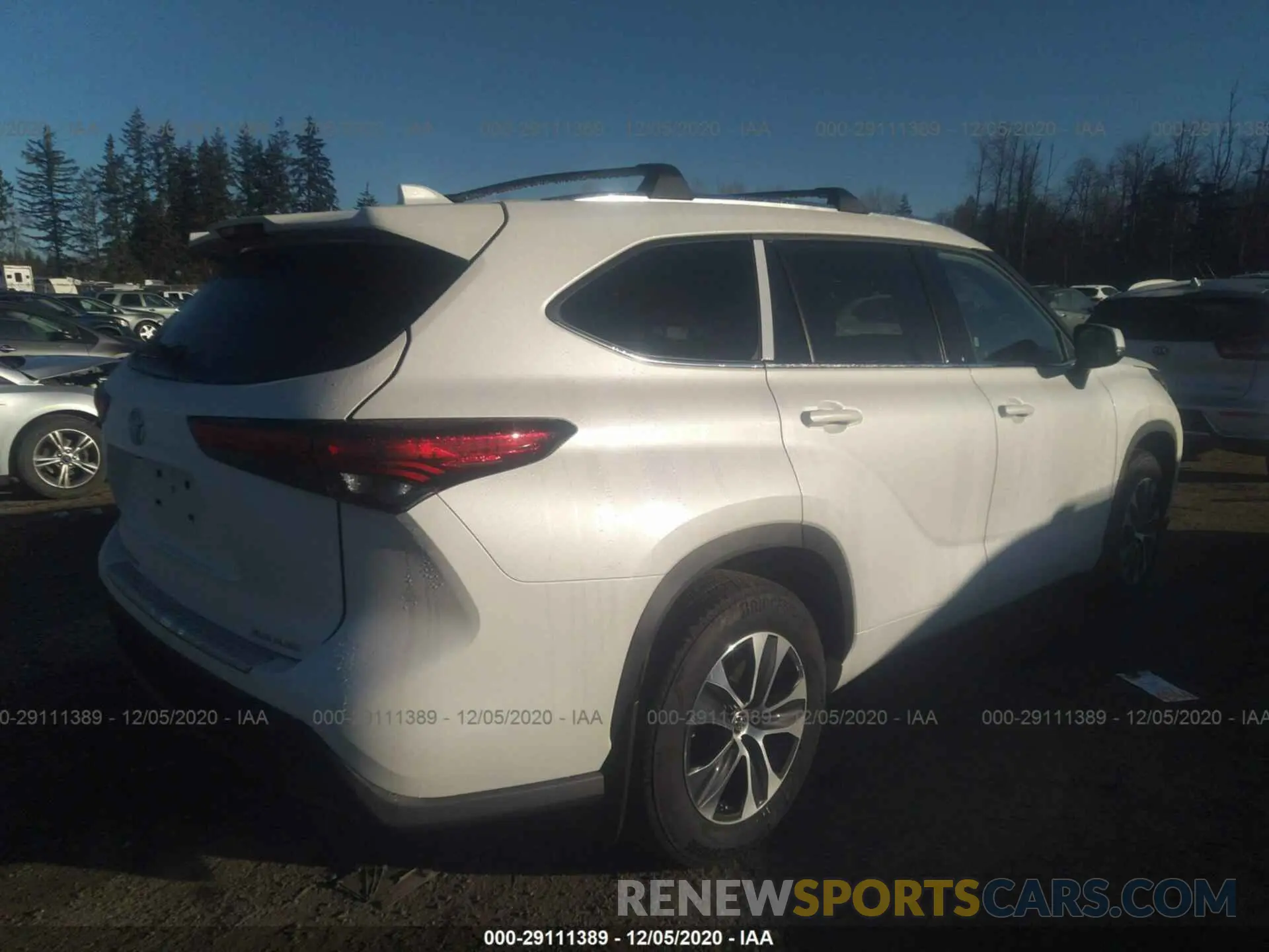4 Photograph of a damaged car 5TDGZRBH9LS024438 TOYOTA HIGHLANDER 2020