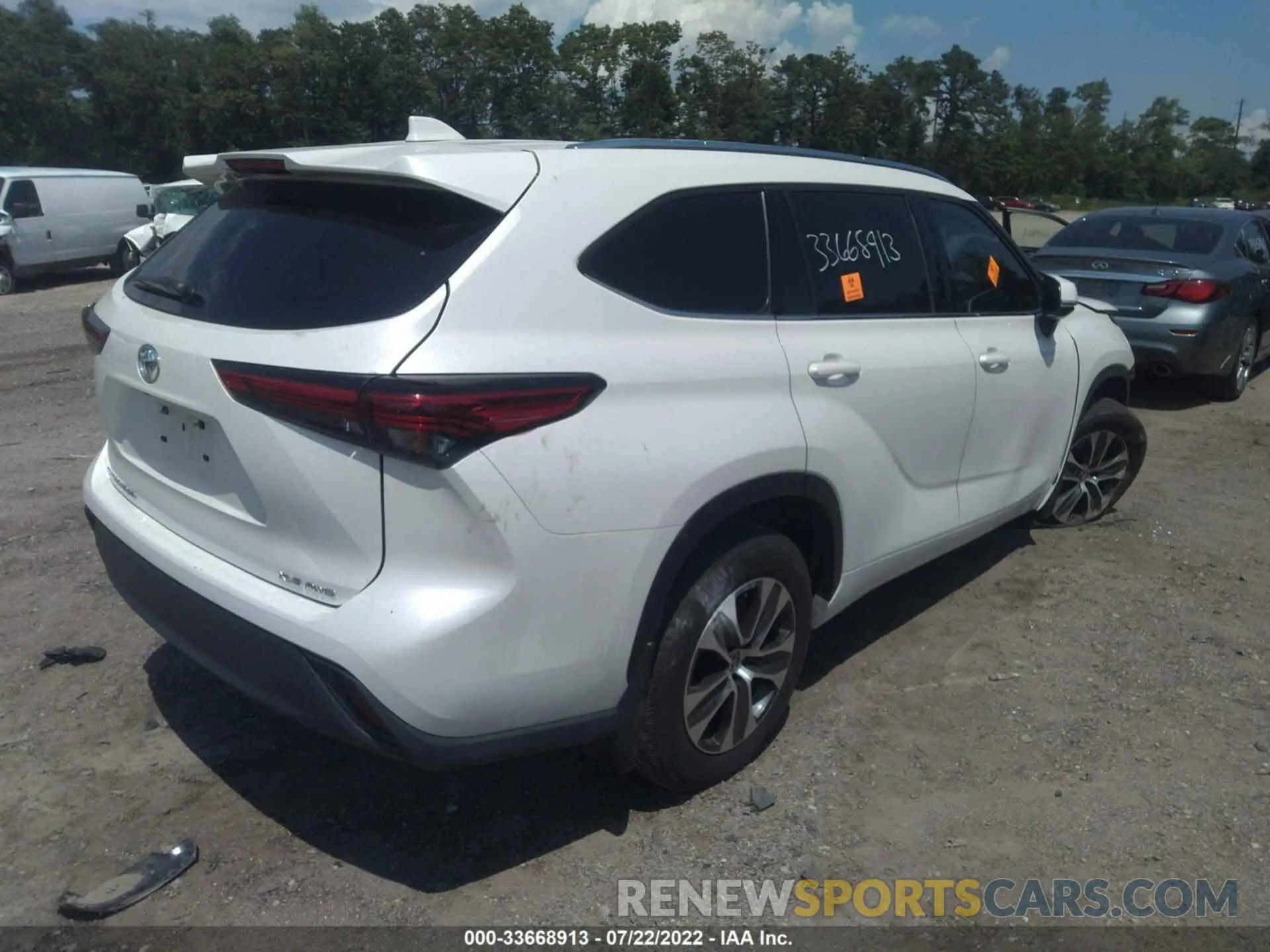 4 Photograph of a damaged car 5TDGZRBH9LS505953 TOYOTA HIGHLANDER 2020