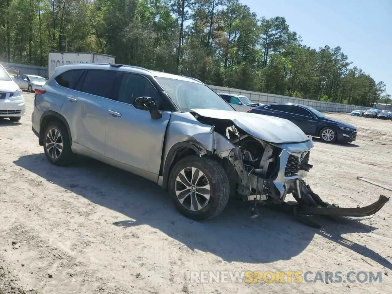 4 Photograph of a damaged car 5TDGZRBHXLS517481 TOYOTA HIGHLANDER 2020