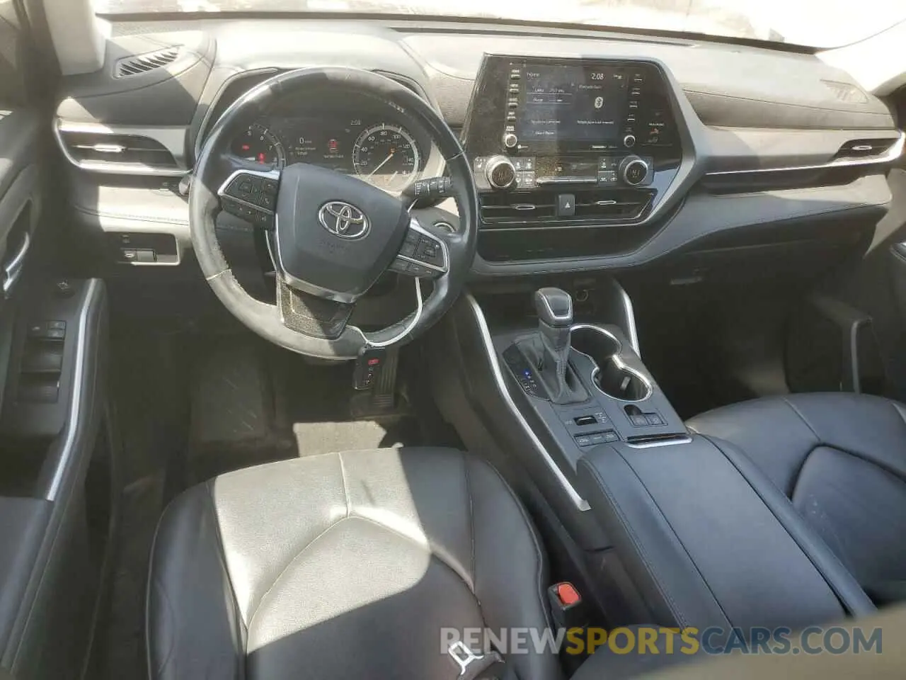 8 Photograph of a damaged car 5TDGZRBHXLS517481 TOYOTA HIGHLANDER 2020