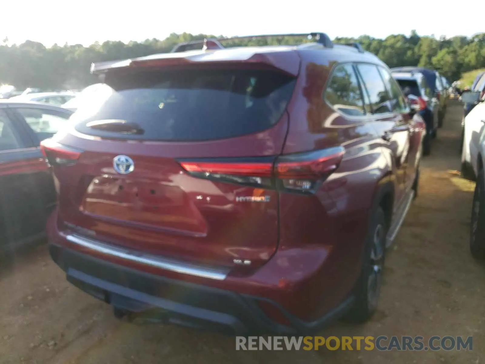 4 Photograph of a damaged car 5TDHBRCH3LS501968 TOYOTA HIGHLANDER 2020
