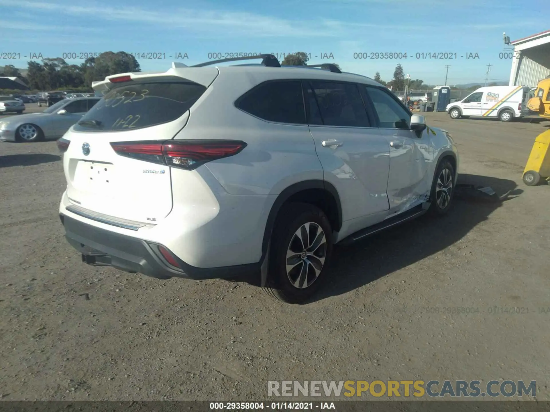 4 Photograph of a damaged car 5TDHBRCH3LS504935 TOYOTA HIGHLANDER 2020