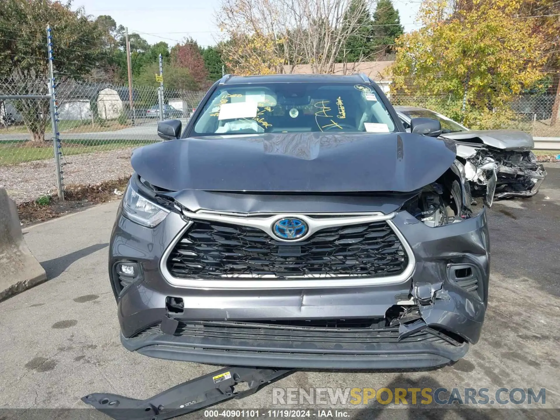 12 Photograph of a damaged car 5TDHBRCH3LS513845 TOYOTA HIGHLANDER 2020