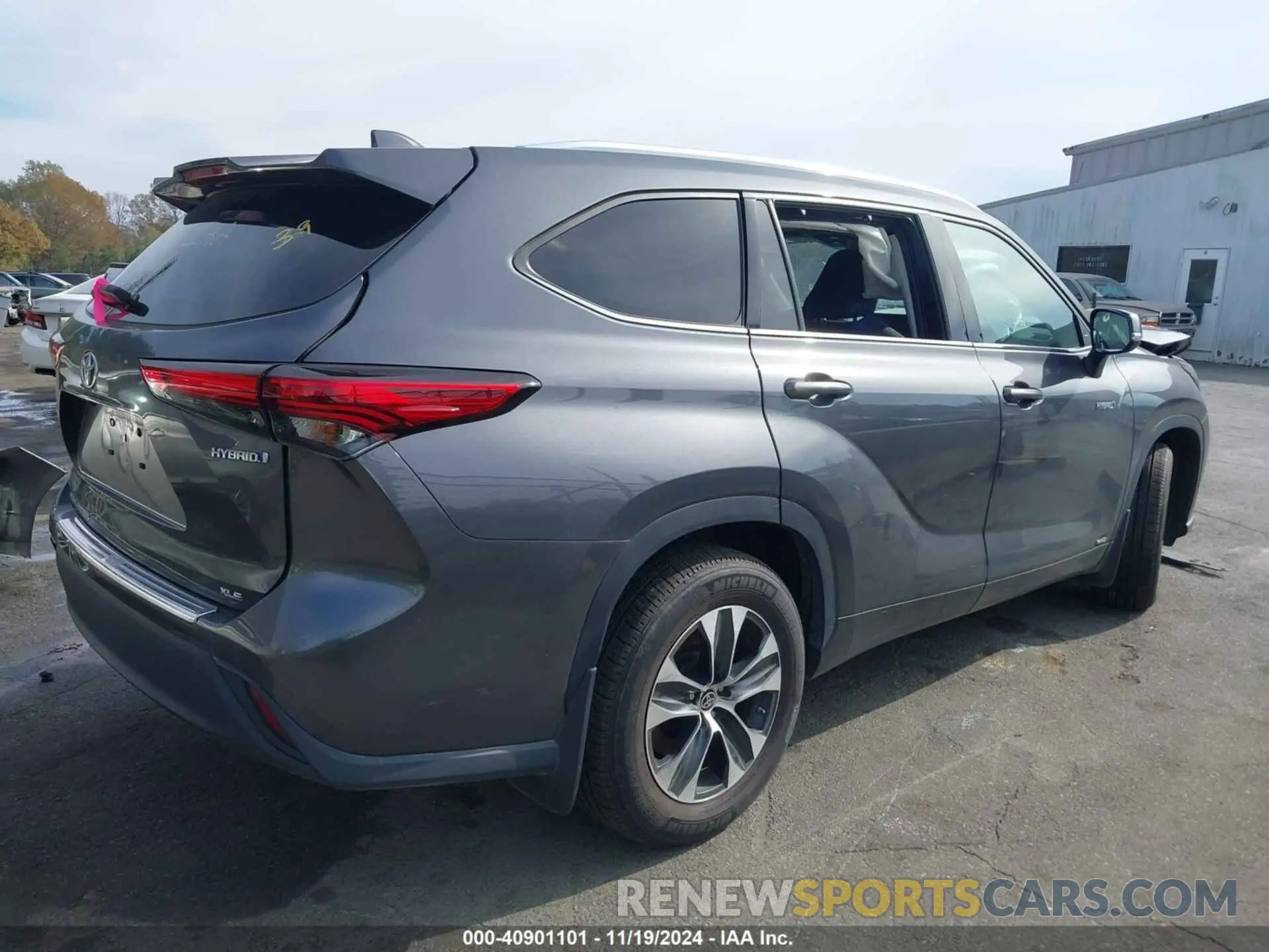 4 Photograph of a damaged car 5TDHBRCH3LS513845 TOYOTA HIGHLANDER 2020